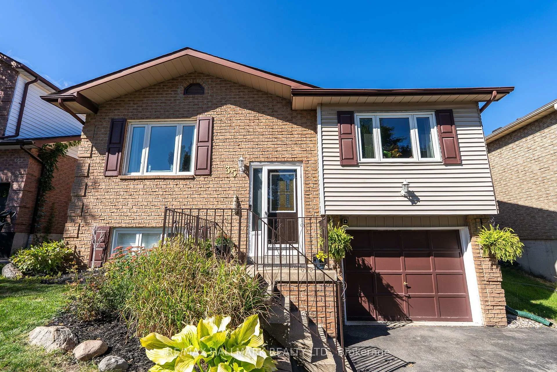 Photo 9 of 35 Downham Drive, Clarington, Bowmanville — HOMEH