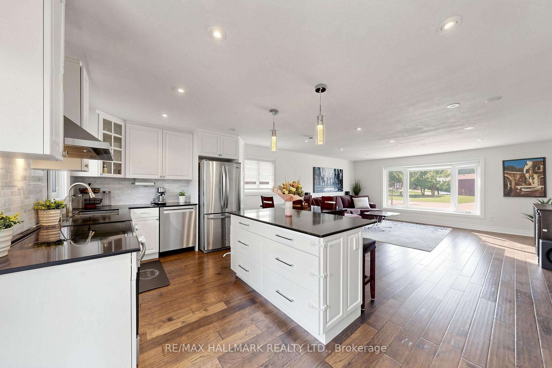 Photo 12 of Unit Part 1, 20 Oak Court, Aurora, Aurora Village — HOMEH
