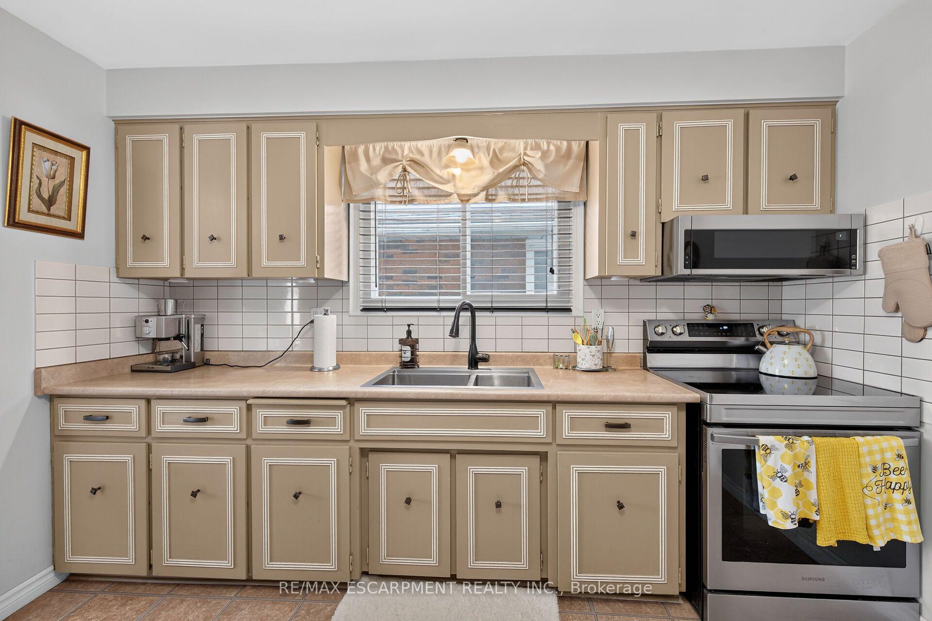 Photo 18 of 49 Brookstream Court, Hamilton, Red Hill — HOMEH