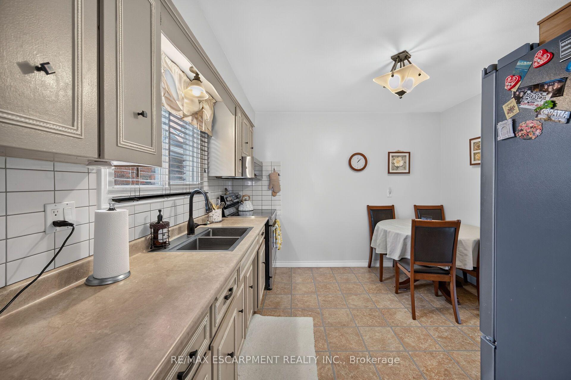 Photo 19 of 49 Brookstream Court, Hamilton, Red Hill — HOMEH