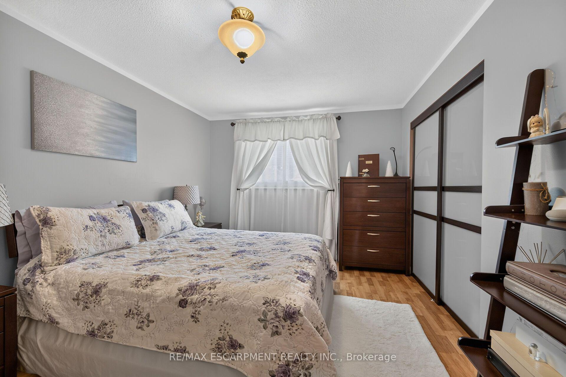 Photo 23 of 49 Brookstream Court, Hamilton, Red Hill — HOMEH