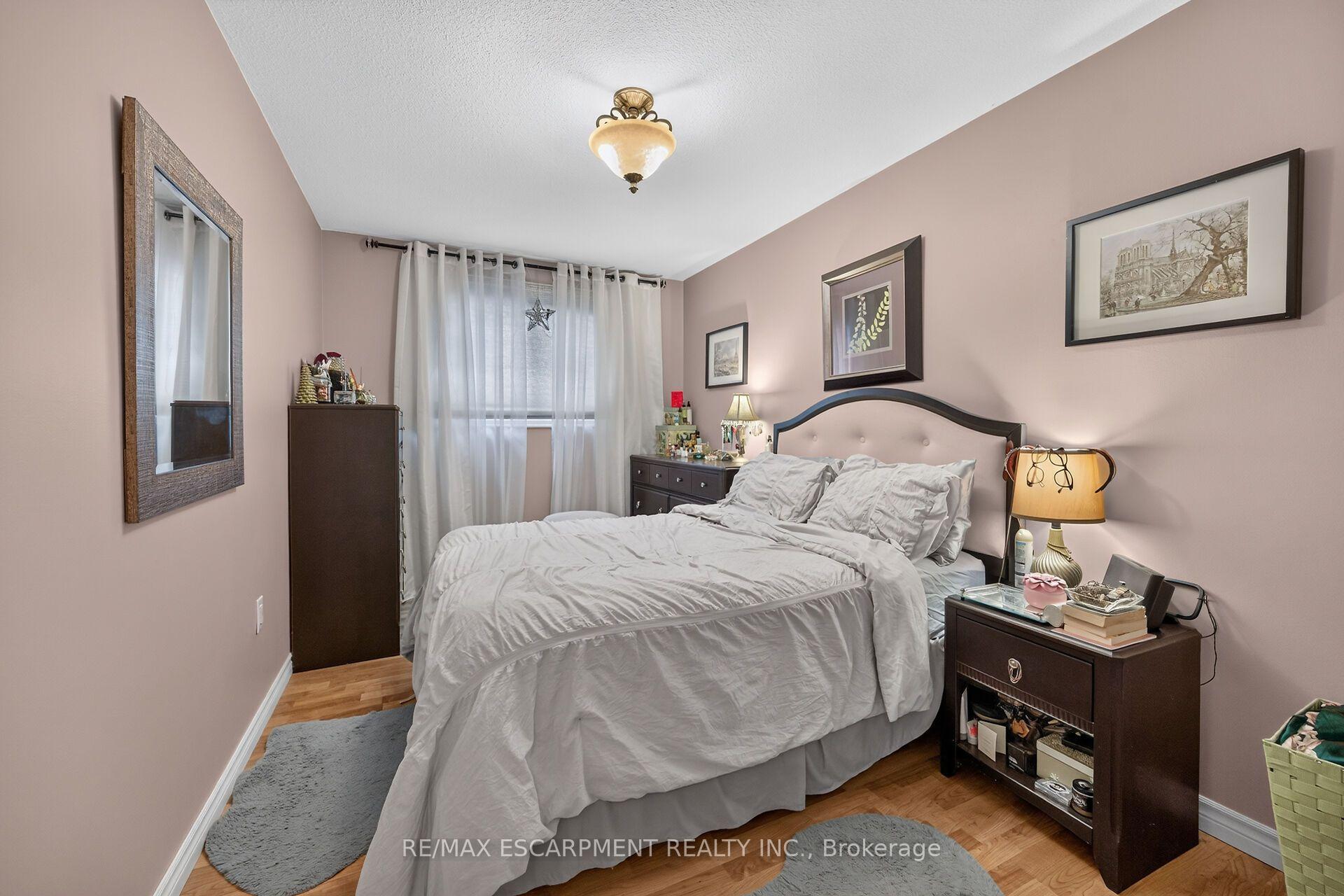 Photo 25 of 49 Brookstream Court, Hamilton, Red Hill — HOMEH