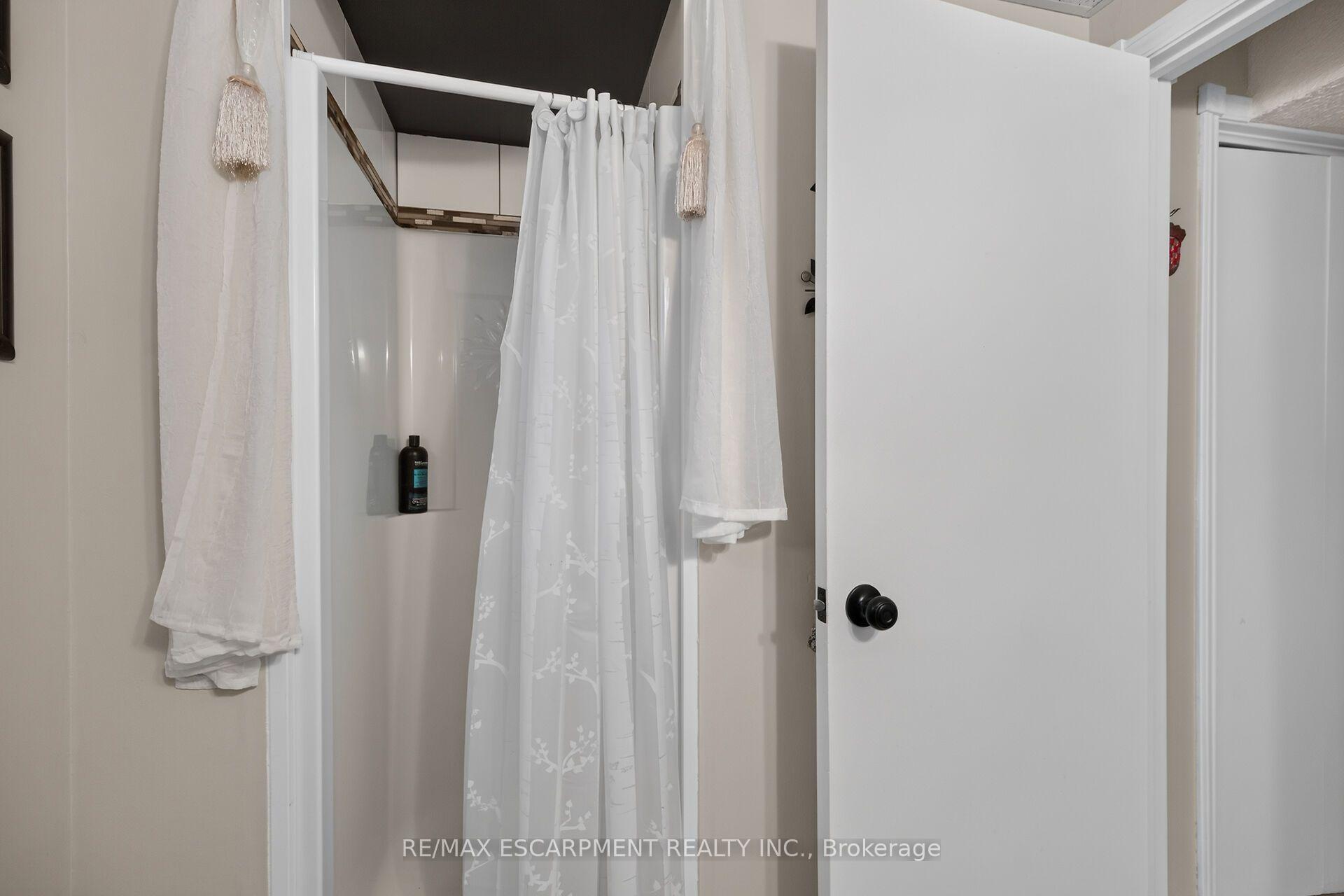 Photo 39 of 49 Brookstream Court, Hamilton, Red Hill — HOMEH