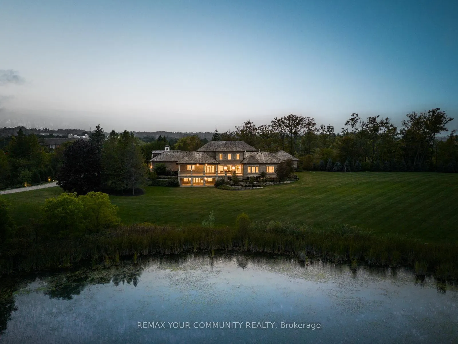 Photo 3 of 130 St. John's Side Road E, Aurora, Aurora Village — HOMEH