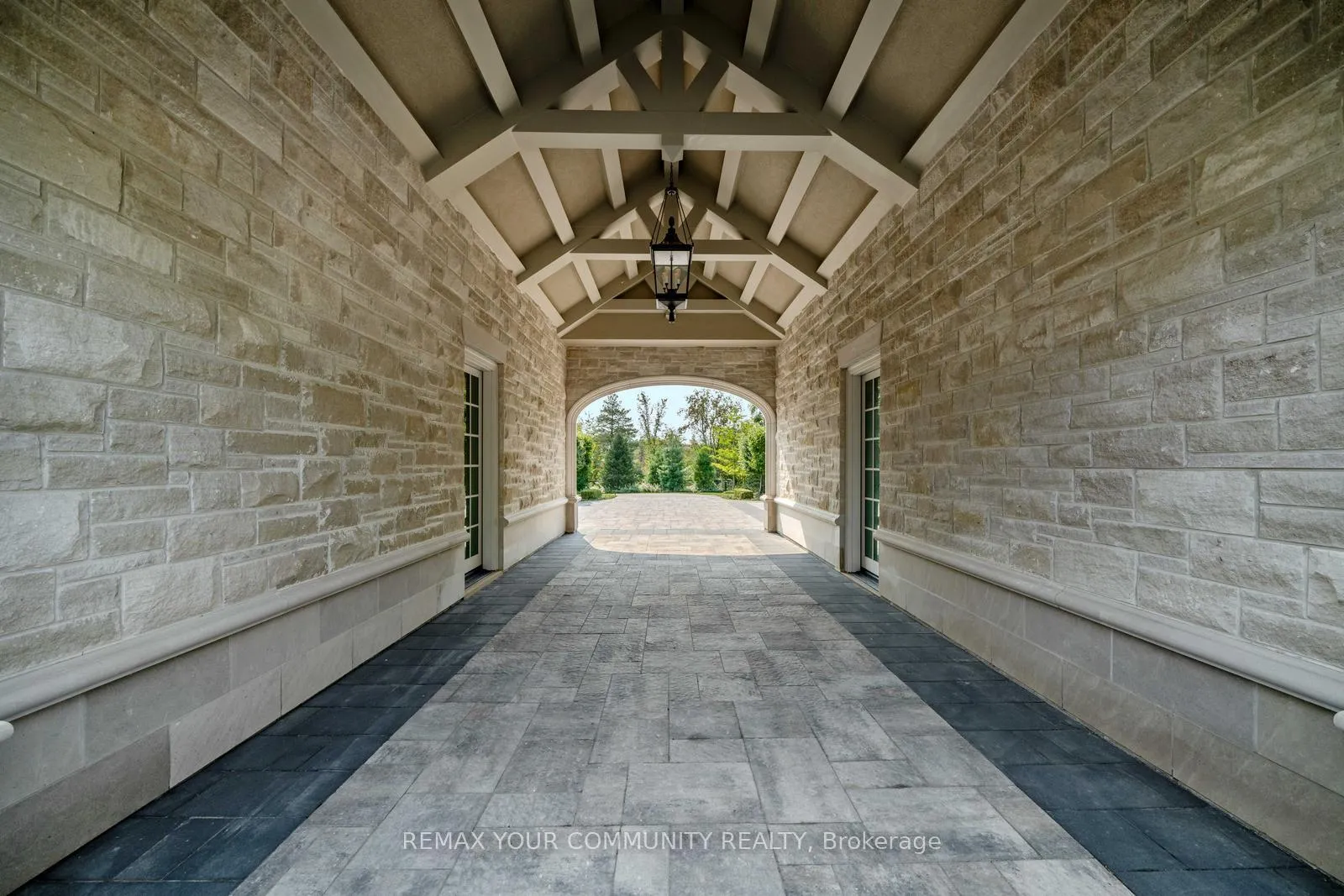 Photo 8 of 130 St. John's Side Road E, Aurora, Aurora Village — HOMEH