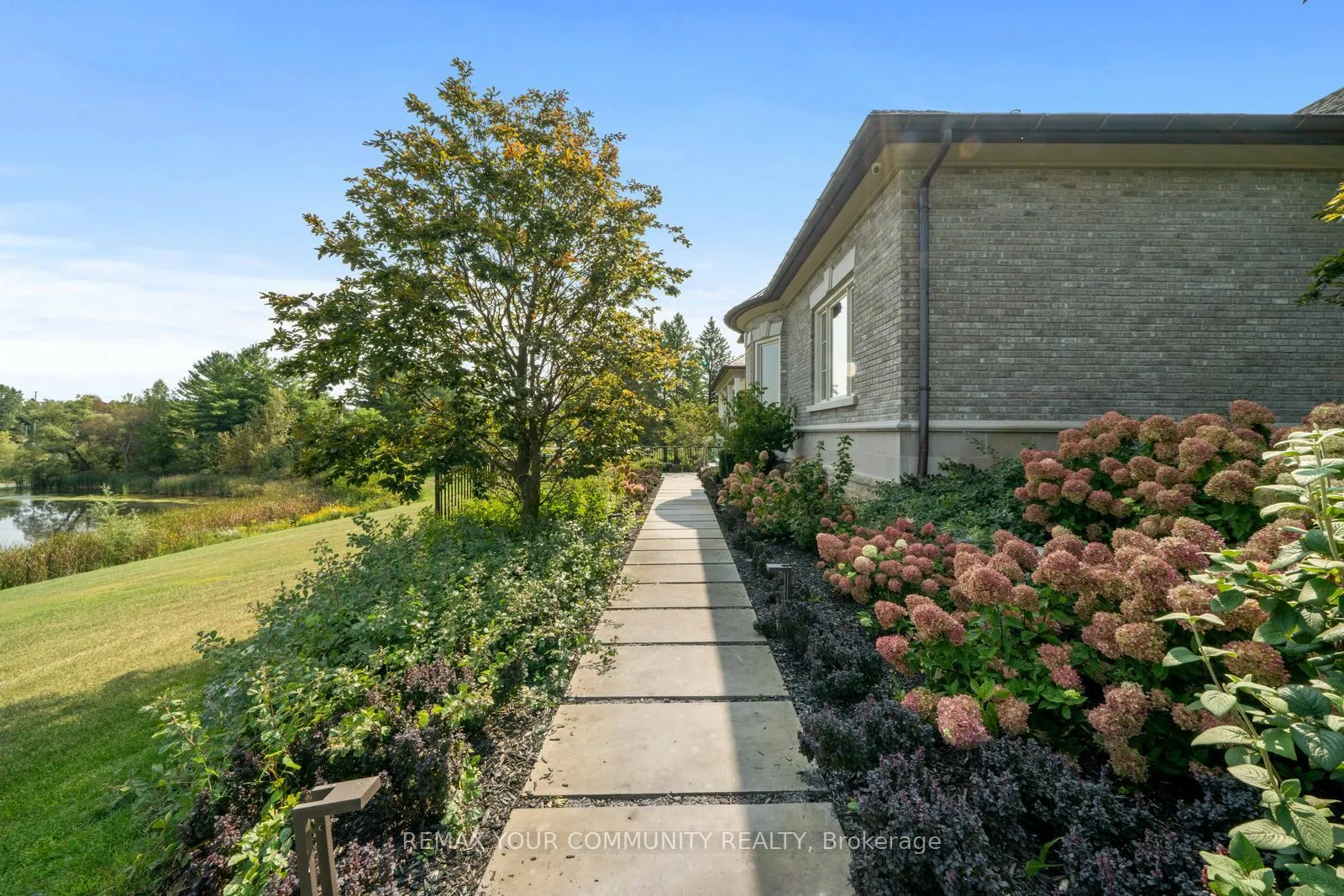 Photo 18 of 130 St. John's Side Road E, Aurora, Aurora Village — HOMEH