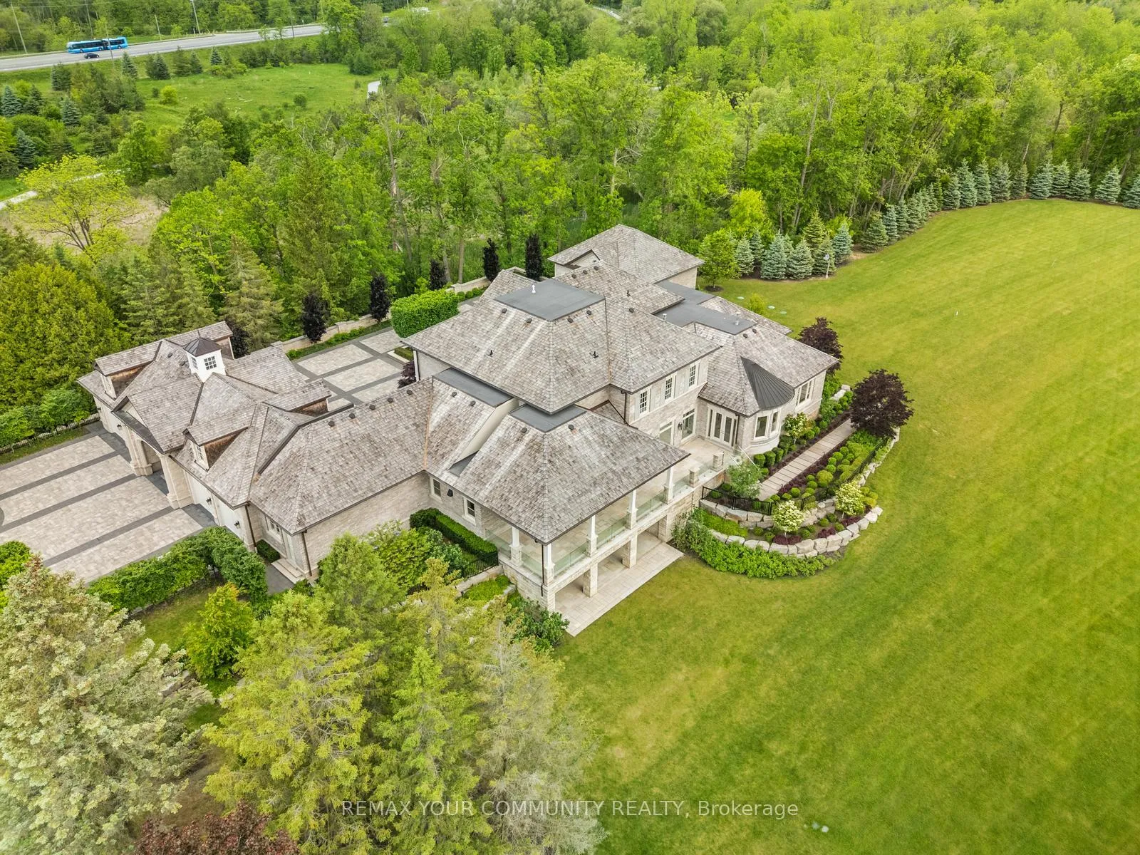 Photo 22 of 130 St. John's Side Road E, Aurora, Aurora Village — HOMEH
