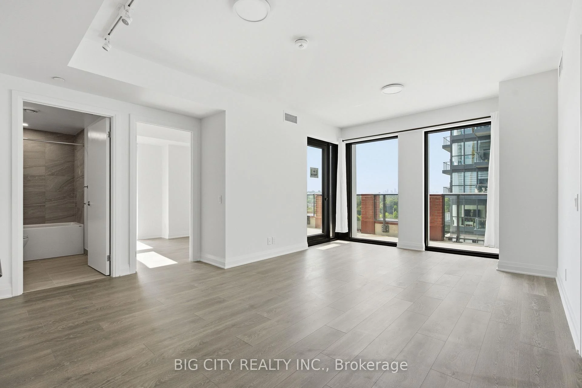 Photo 2 of Unit 1302, 25 Frederick Todd Way, Toronto, Thorncliffe Park — HOMEH