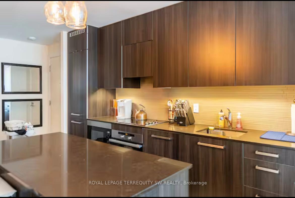 Photo 9 of Unit 2012, 8 The Esplanade, Toronto, Waterfront Communities — HOMEH