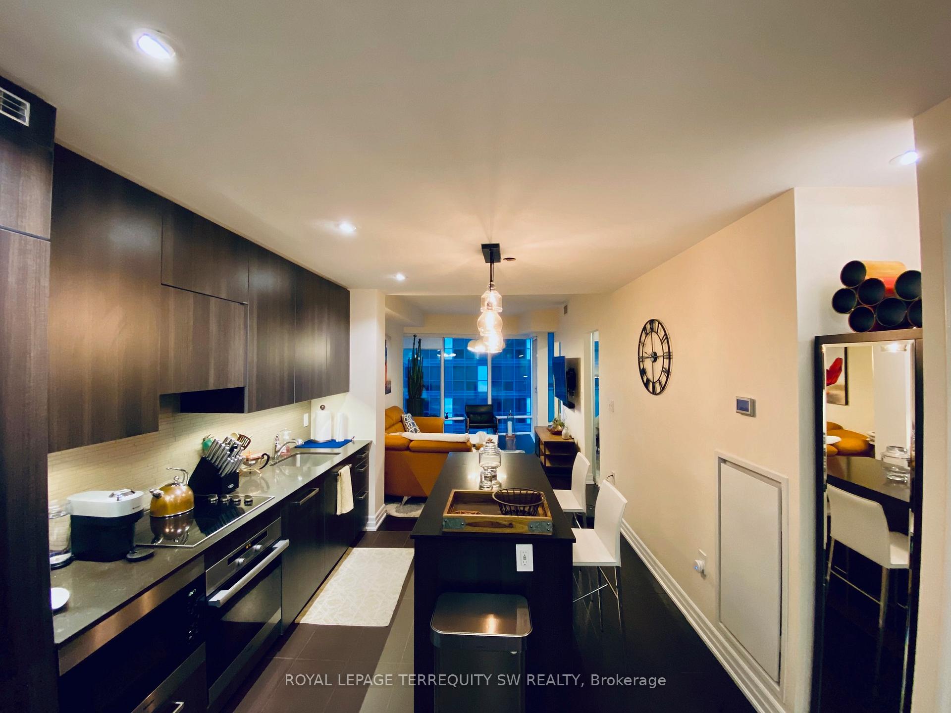 Photo 15 of Unit 2012, 8 The Esplanade, Toronto, Waterfront Communities — HOMEH