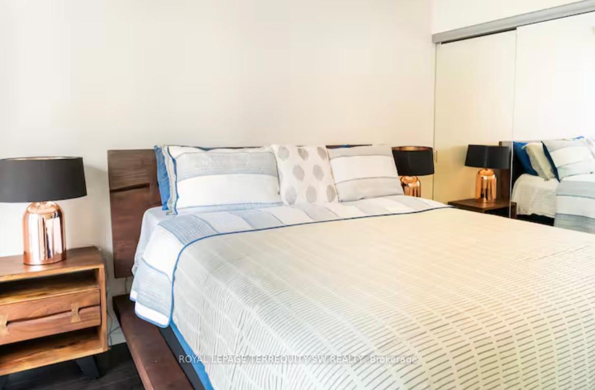 Photo 17 of Unit 2012, 8 The Esplanade, Toronto, Waterfront Communities — HOMEH