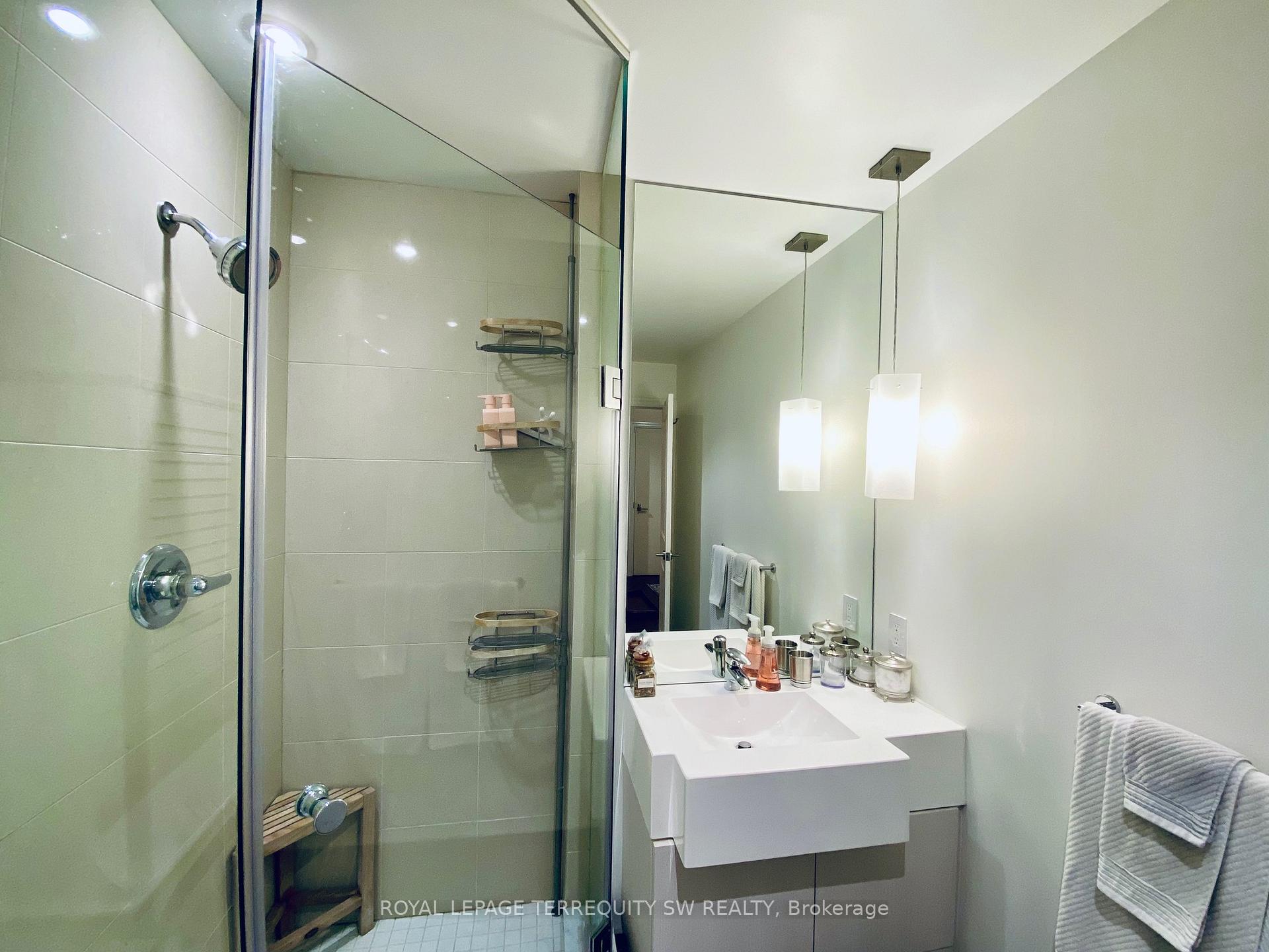 Photo 21 of Unit 2012, 8 The Esplanade, Toronto, Waterfront Communities — HOMEH