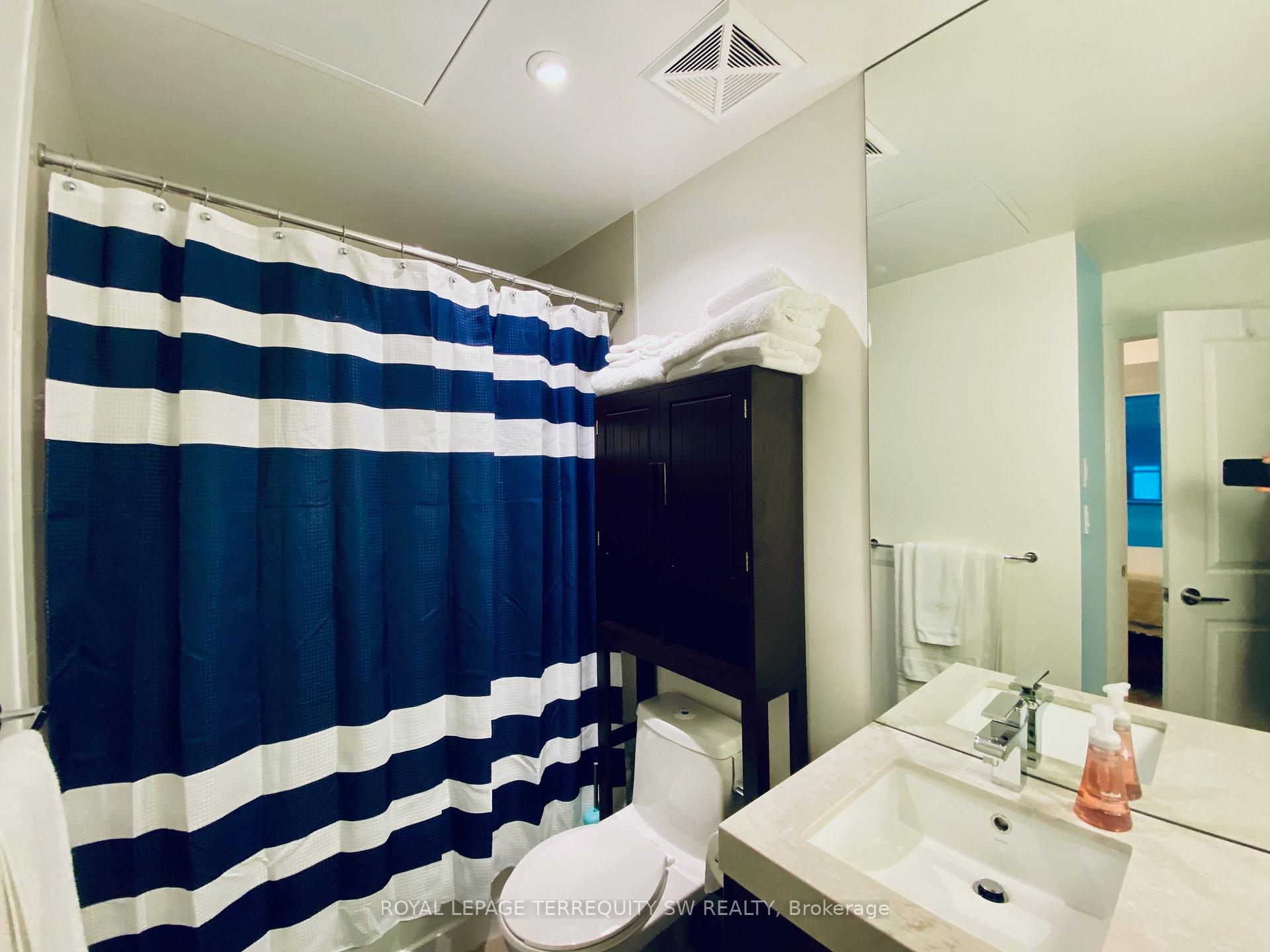 Photo 23 of Unit 2012, 8 The Esplanade, Toronto, Waterfront Communities — HOMEH