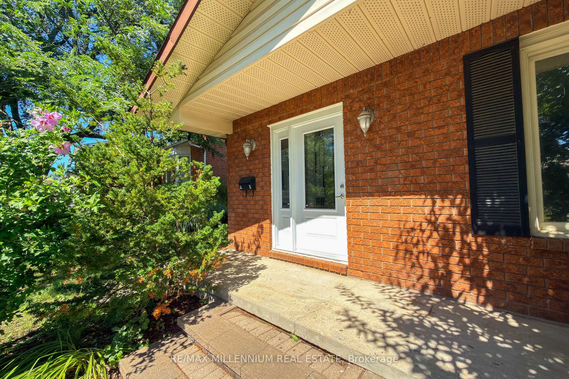 Photo 2 of 5 Pepler Place, Barrie, Sunnidale — HOMEH