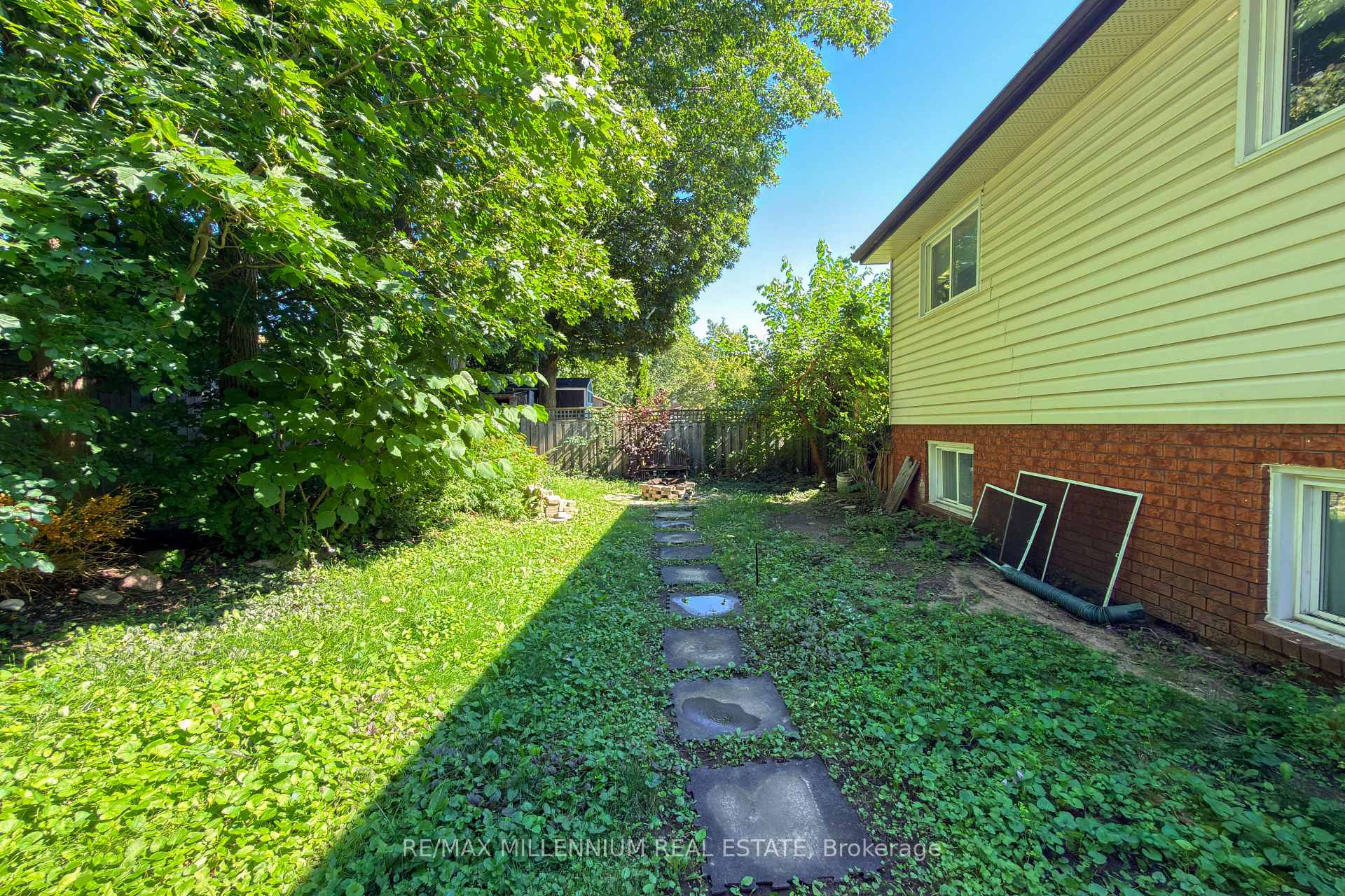 Photo 11 of 5 Pepler Place, Barrie, Sunnidale — HOMEH