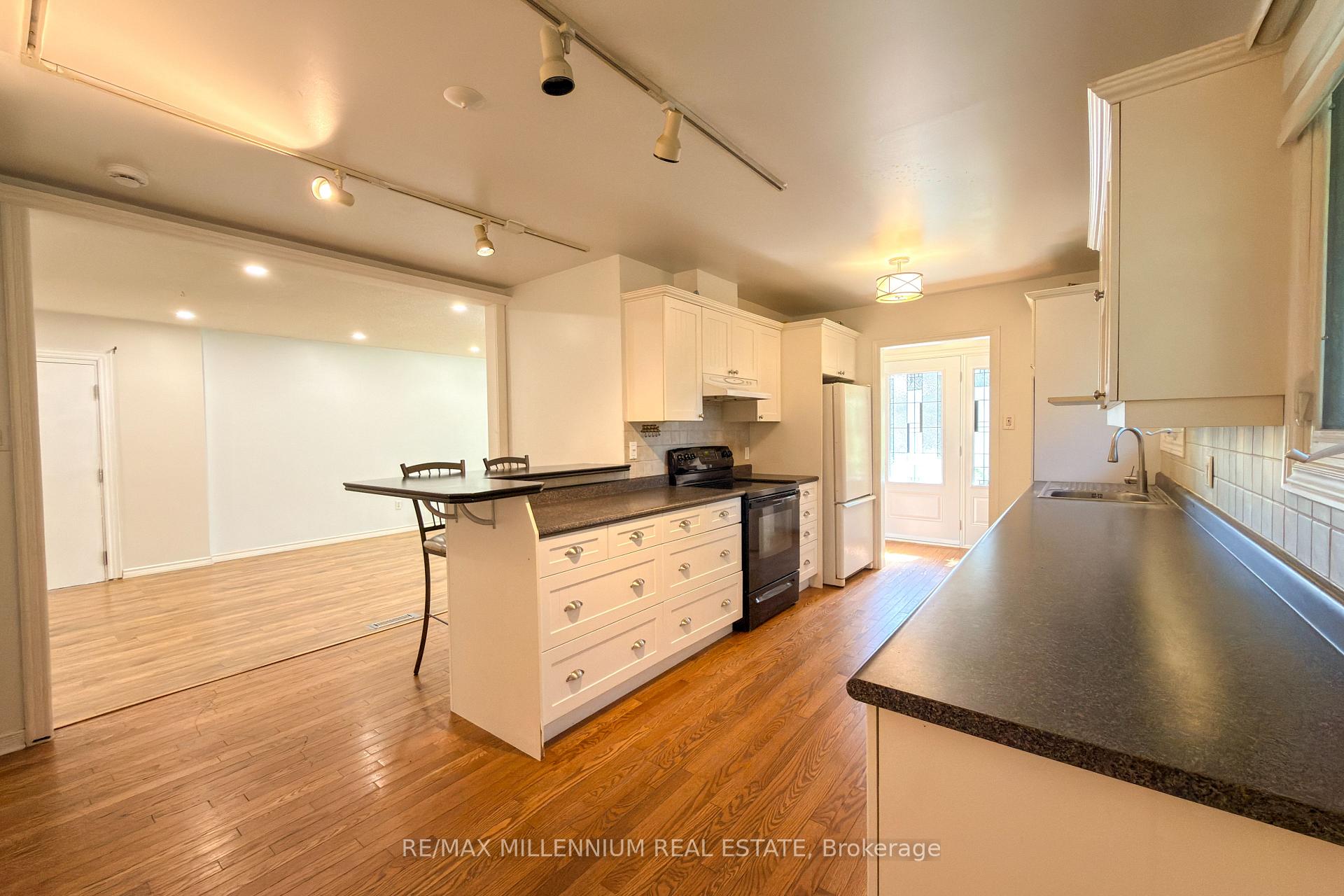Photo 5 of 5 Pepler Place, Barrie, Sunnidale — HOMEH