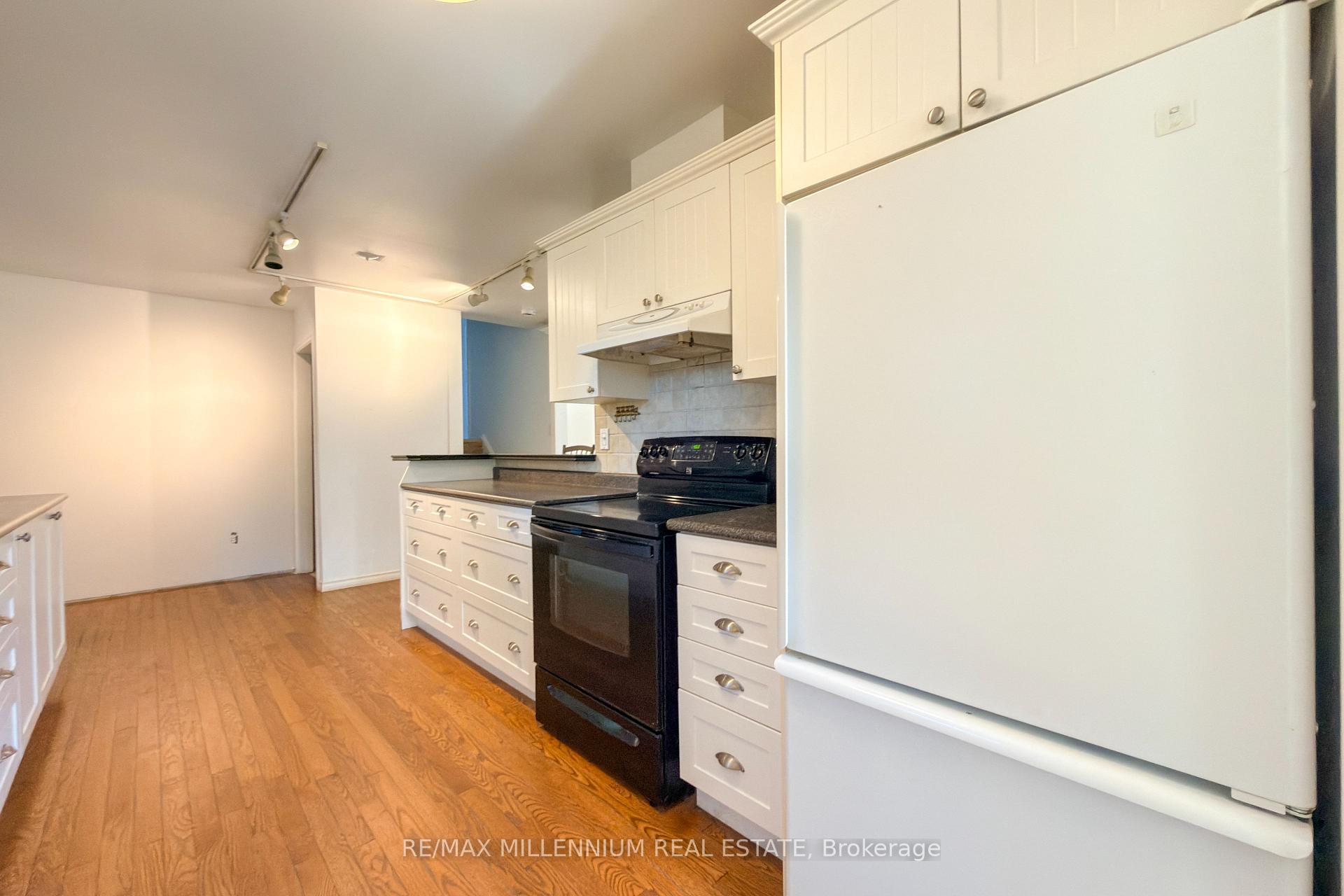 Photo 12 of 5 Pepler Place, Barrie, Sunnidale — HOMEH