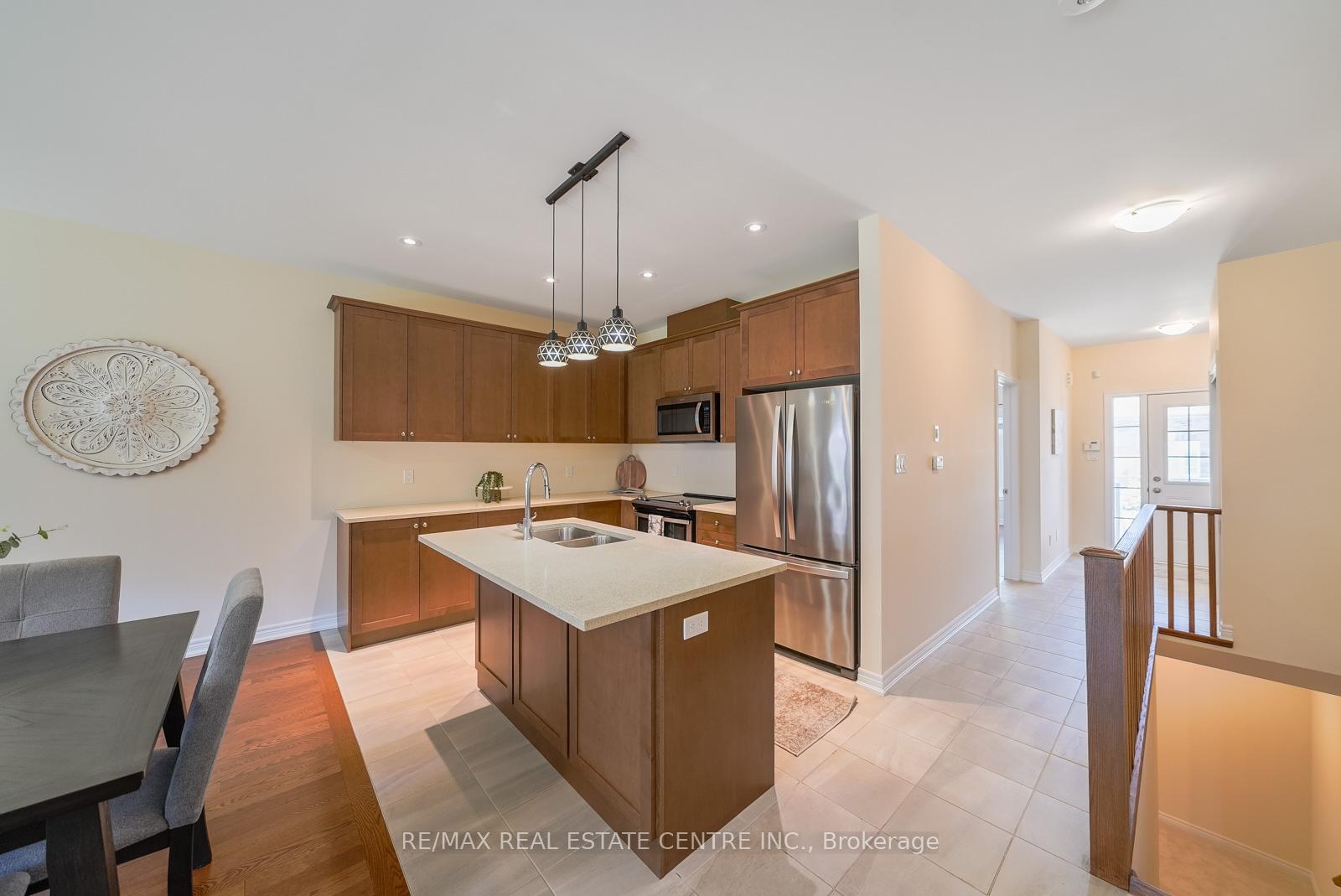 Photo 7 of 11 Overlea Drive, Brampton, Sandringham-Wellington — HOMEH