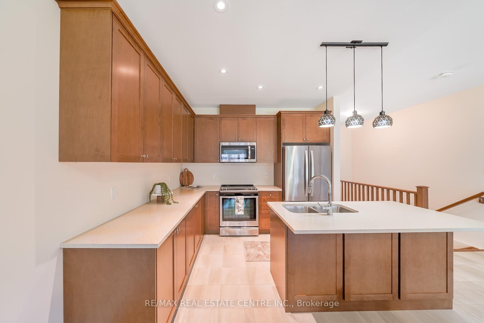 Photo 9 of 11 Overlea Drive, Brampton, Sandringham-Wellington — HOMEH