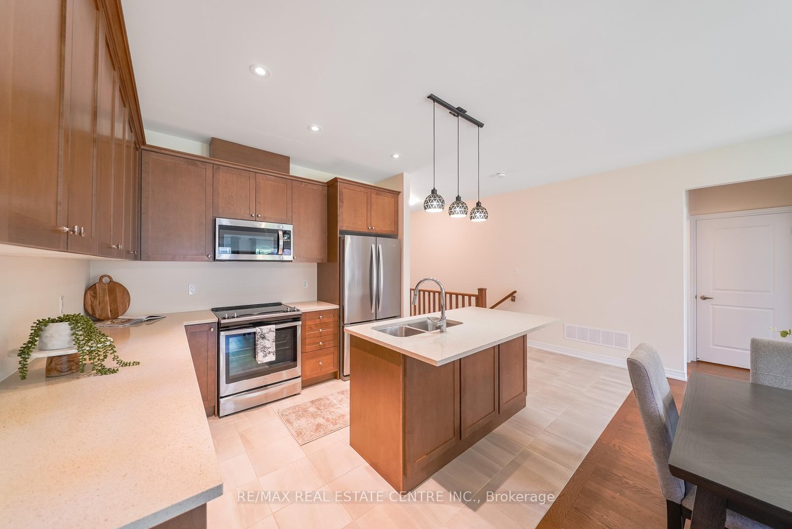 Photo 10 of 11 Overlea Drive, Brampton, Sandringham-Wellington — HOMEH