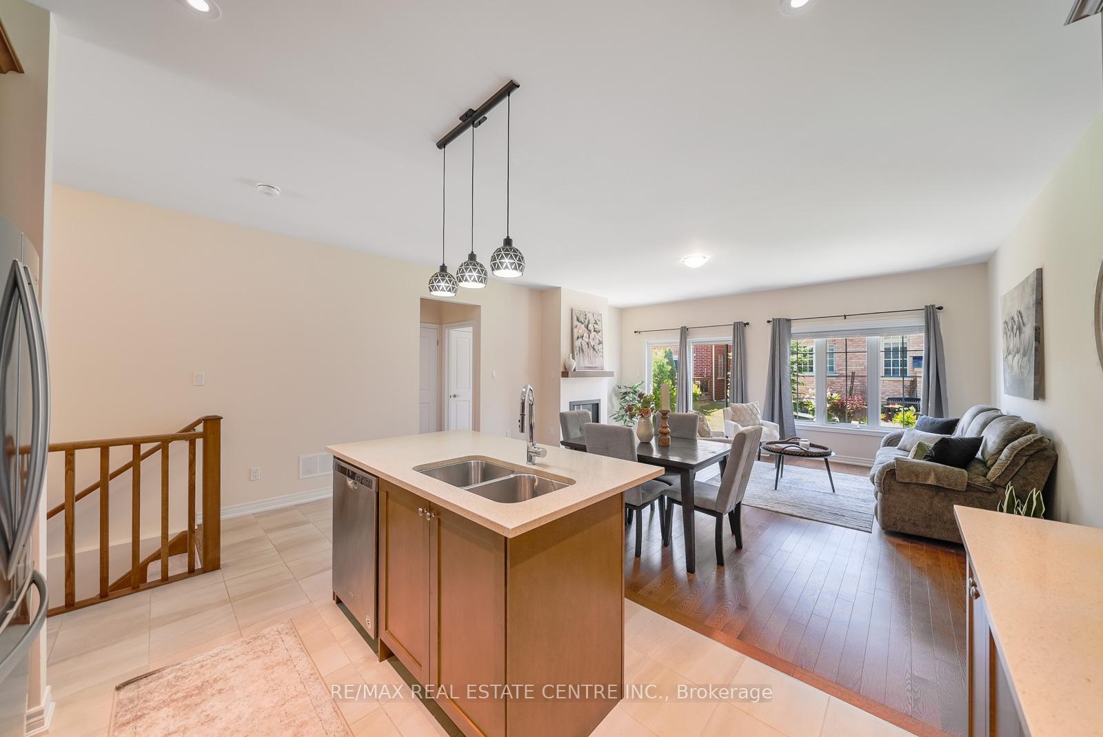 Photo 12 of 11 Overlea Drive, Brampton, Sandringham-Wellington — HOMEH