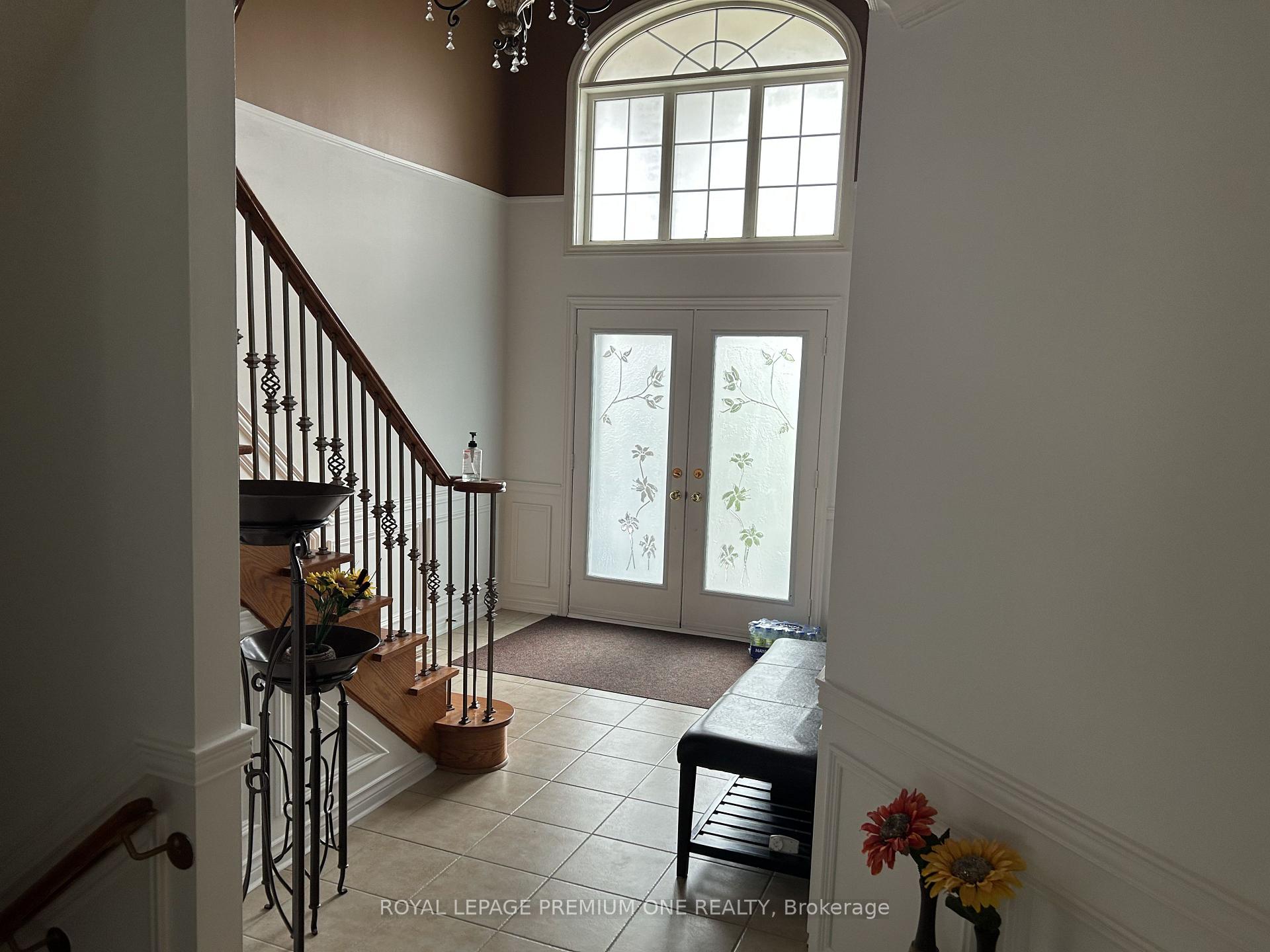 Photo 2 of 1370 Clarence Street, Vaughan, Sonoma Heights — HOMEH