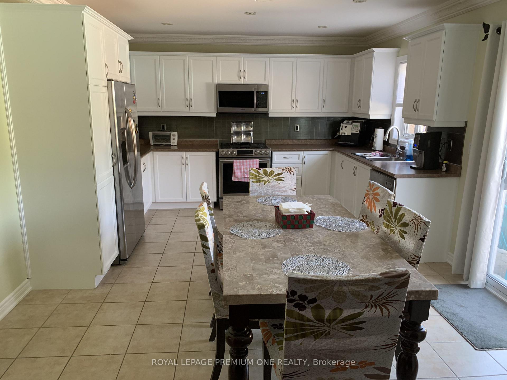 Photo 5 of 1370 Clarence Street, Vaughan, Sonoma Heights — HOMEH