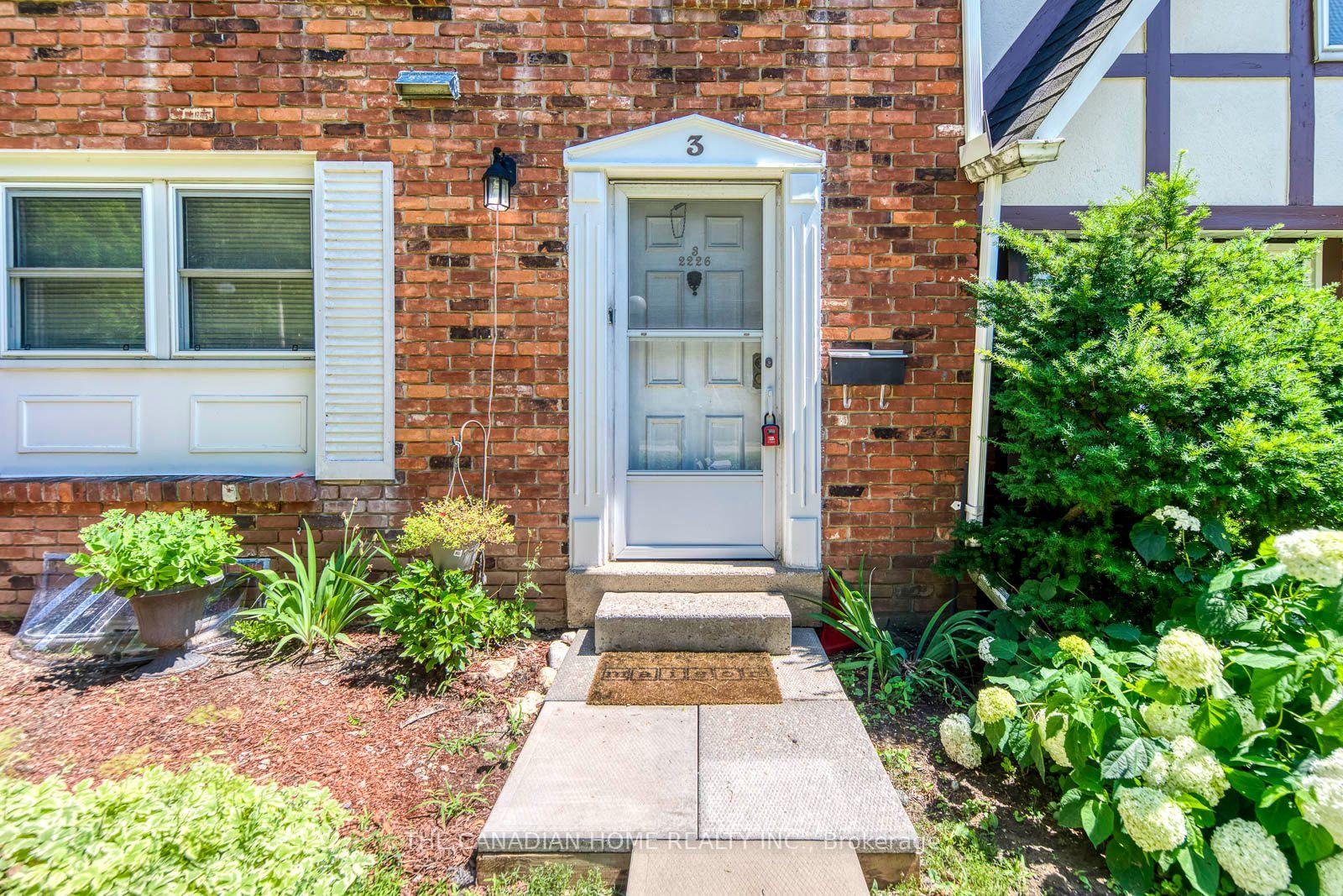 Photo 3 of Unit 3, 2226 Upper Middle Road, Burlington, Brant Hills — HOMEH