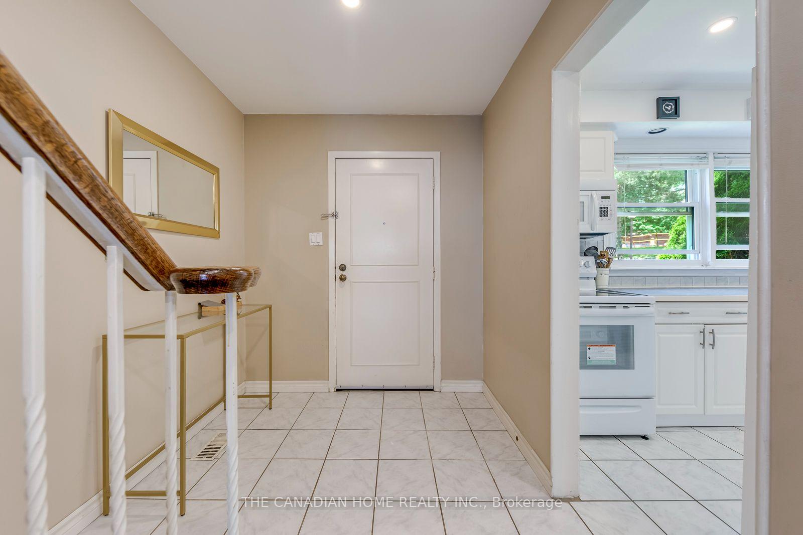 Photo 4 of Unit 3, 2226 Upper Middle Road, Burlington, Brant Hills — HOMEH