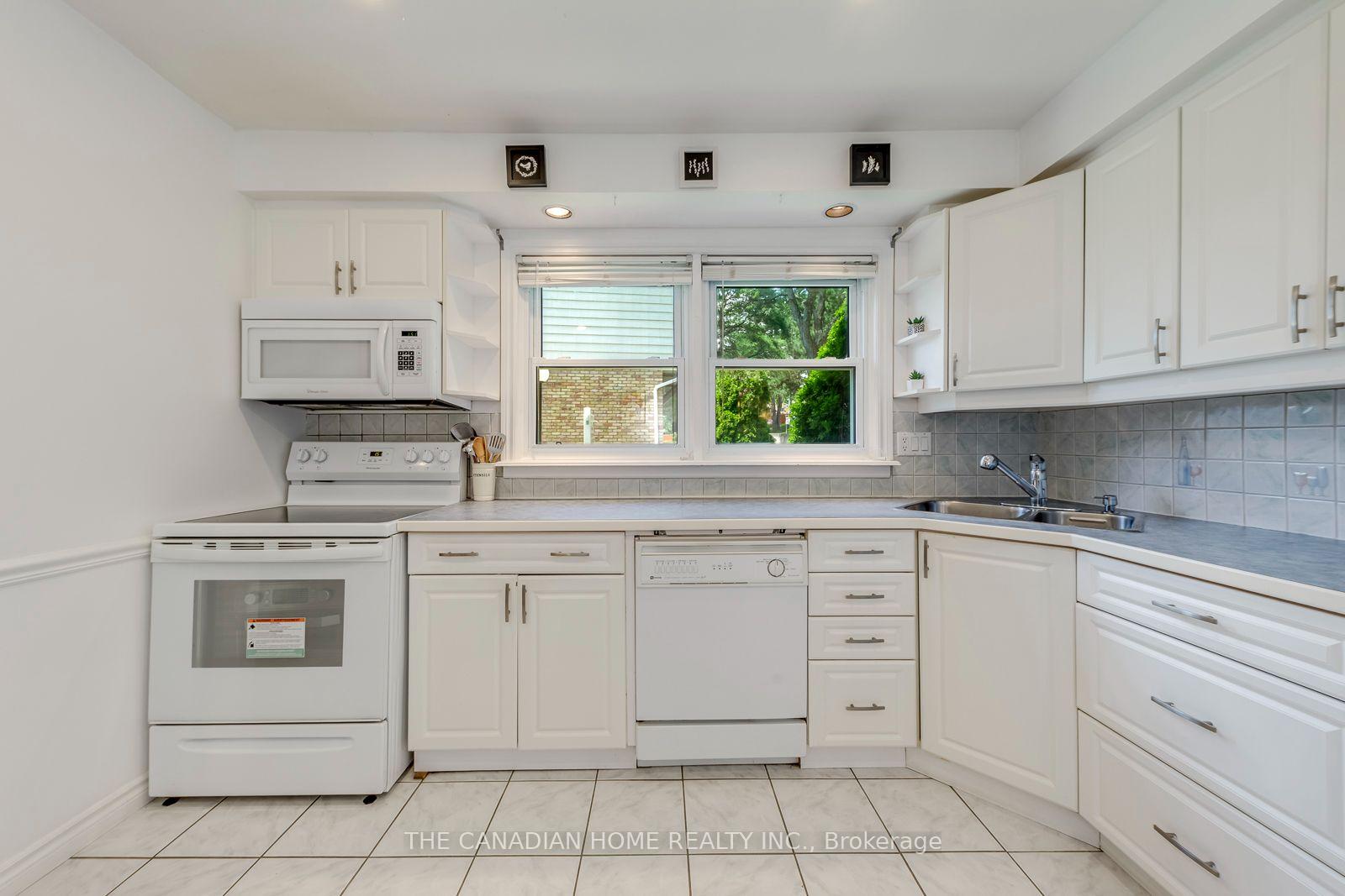 Photo 18 of Unit 3, 2226 Upper Middle Road, Burlington, Brant Hills — HOMEH