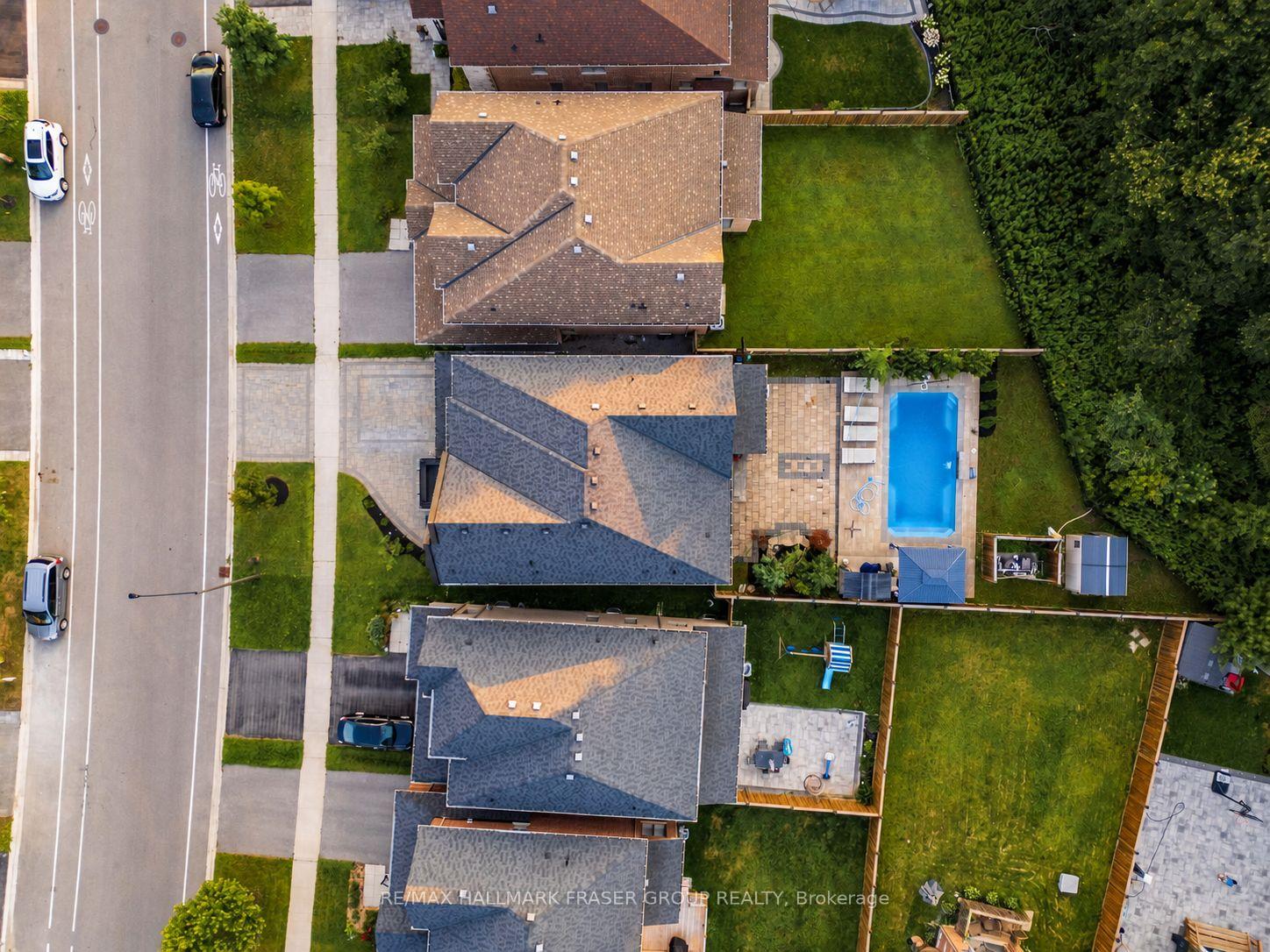 Photo 4 of 14 Micklefield Avenue, Whitby, Rural Whitby — HOMEH
