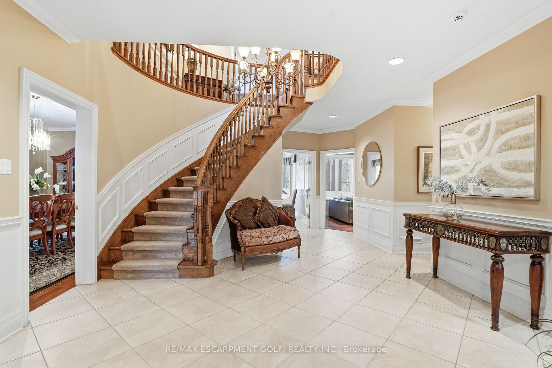Photo 4 of 1121 Forestvale Drive, Burlington, Tyandaga — HOMEH