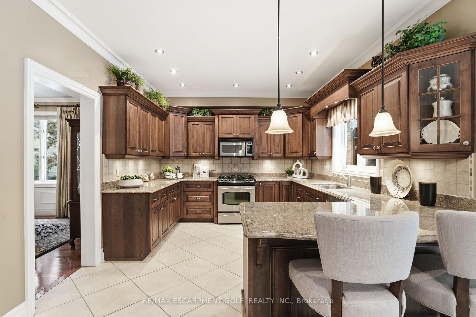 Photo 11 of 1121 Forestvale Drive, Burlington, Tyandaga — HOMEH