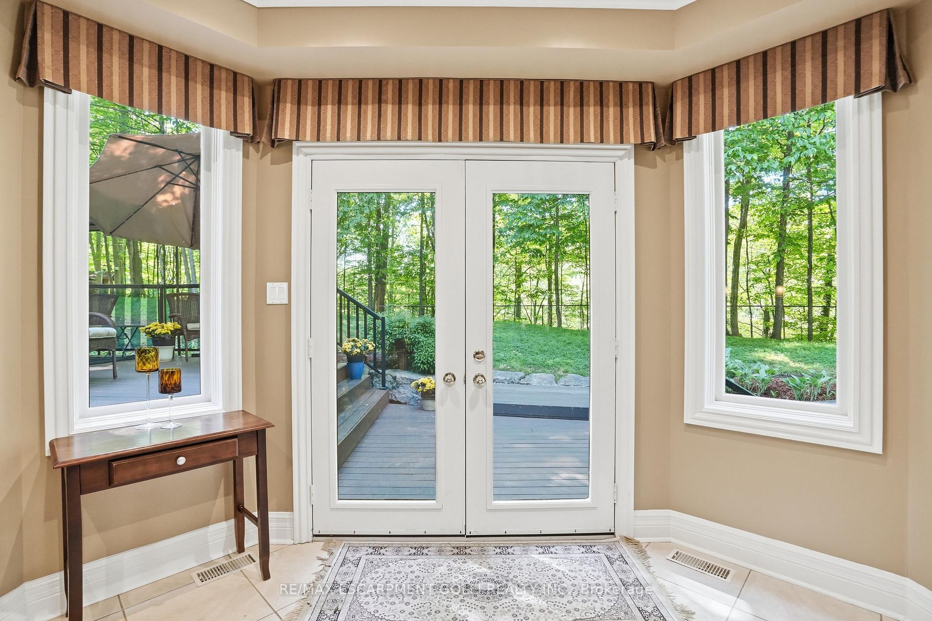 Photo 12 of 1121 Forestvale Drive, Burlington, Tyandaga — HOMEH