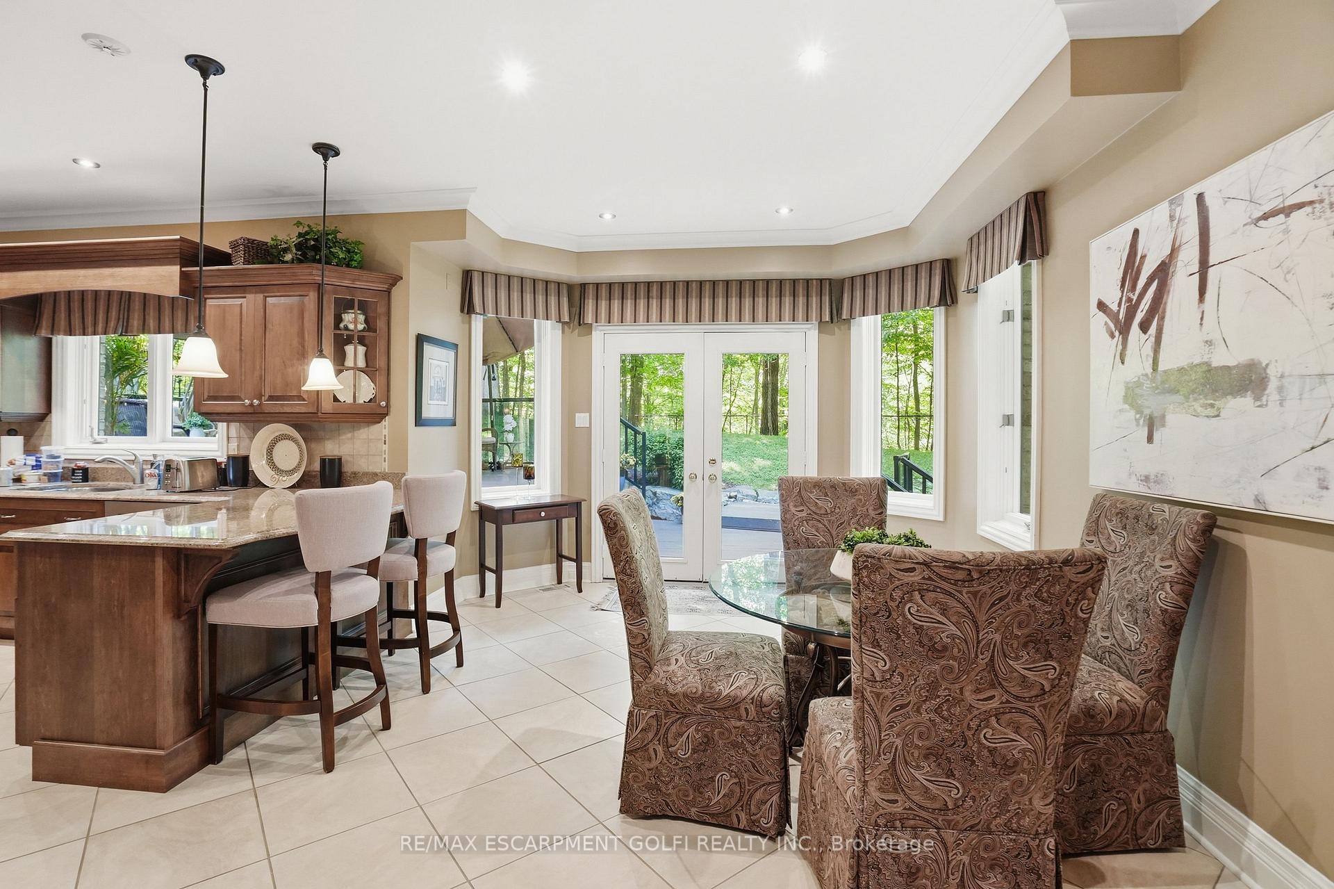 Photo 13 of 1121 Forestvale Drive, Burlington, Tyandaga — HOMEH