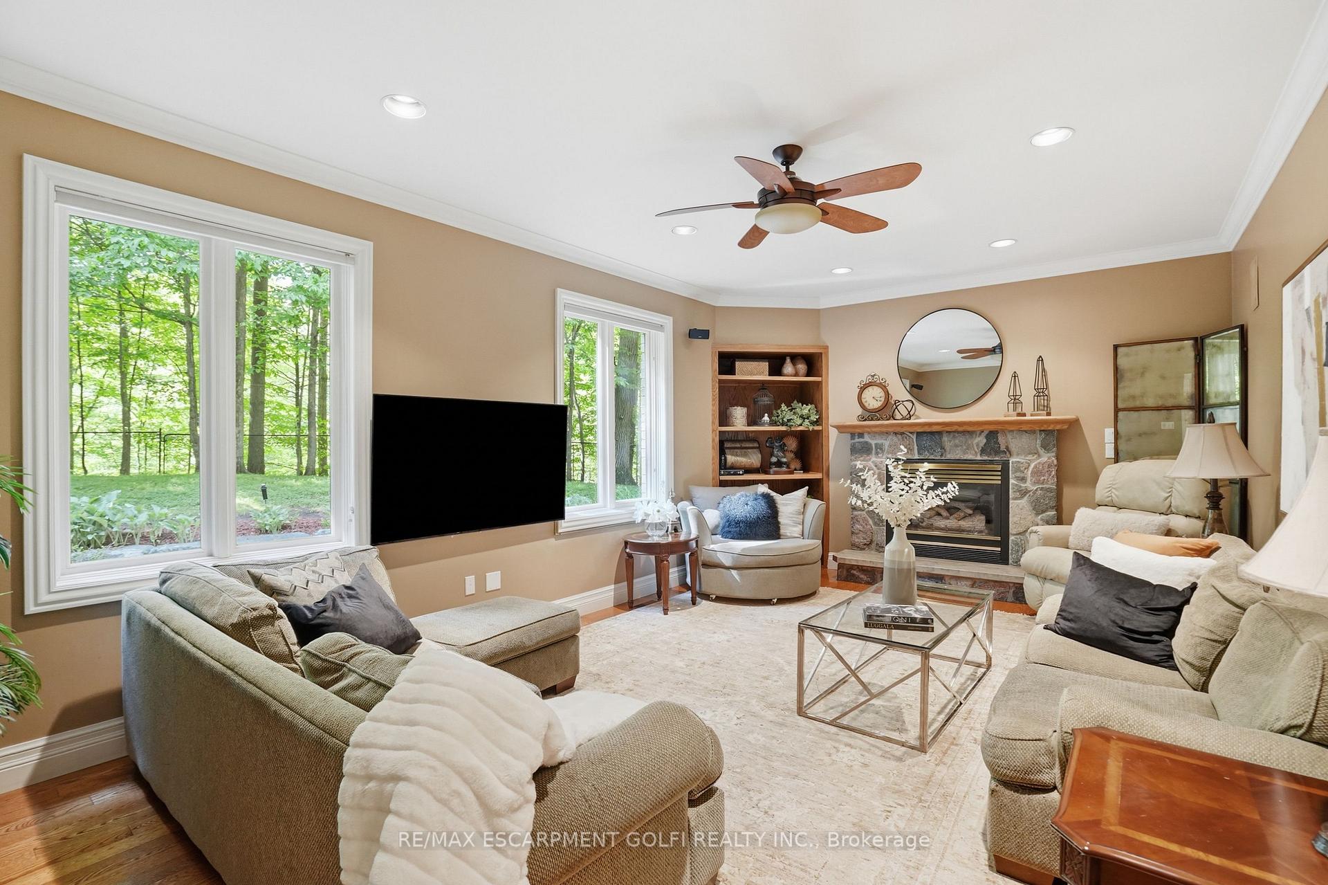 Photo 14 of 1121 Forestvale Drive, Burlington, Tyandaga — HOMEH