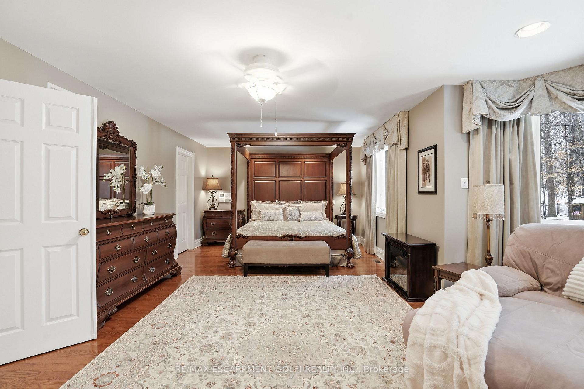 Photo 16 of 1121 Forestvale Drive, Burlington, Tyandaga — HOMEH