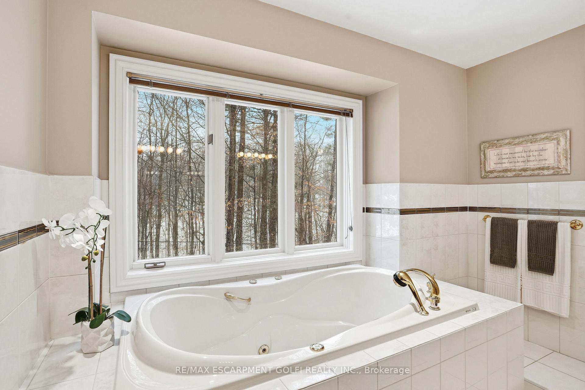 Photo 18 of 1121 Forestvale Drive, Burlington, Tyandaga — HOMEH