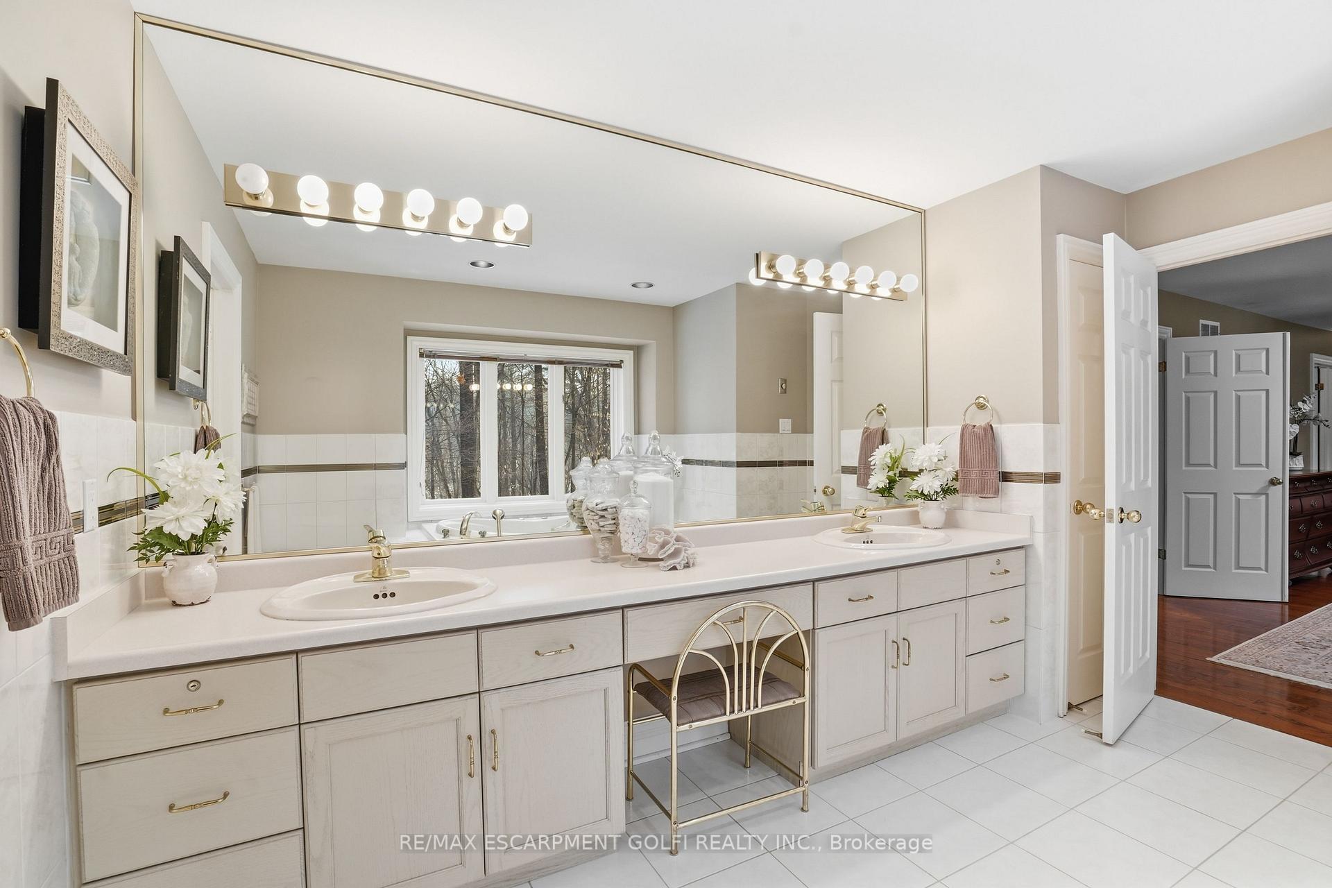 Photo 19 of 1121 Forestvale Drive, Burlington, Tyandaga — HOMEH