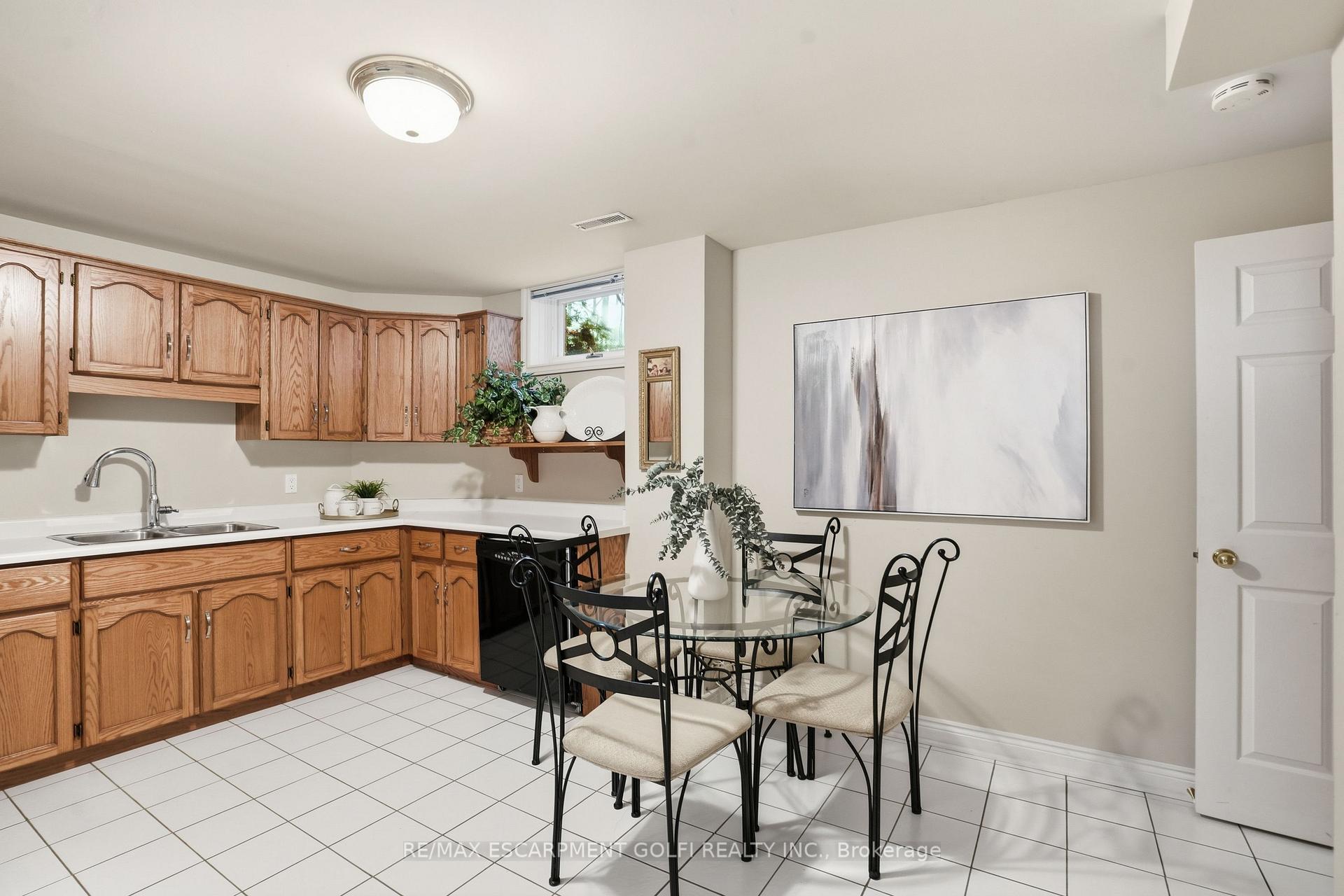 Photo 29 of 1121 Forestvale Drive, Burlington, Tyandaga — HOMEH