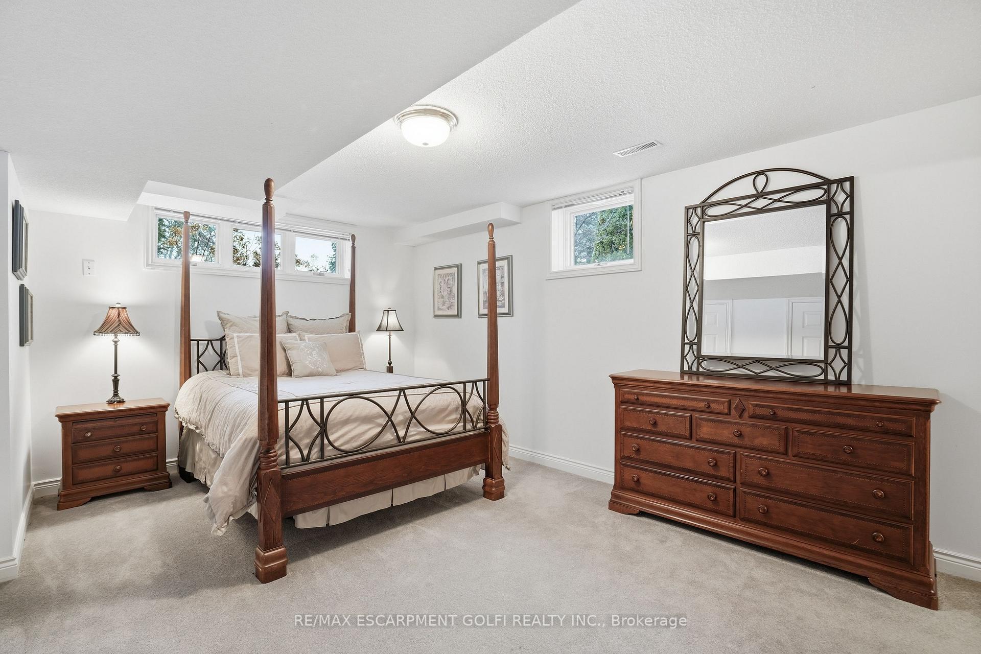 Photo 32 of 1121 Forestvale Drive, Burlington, Tyandaga — HOMEH