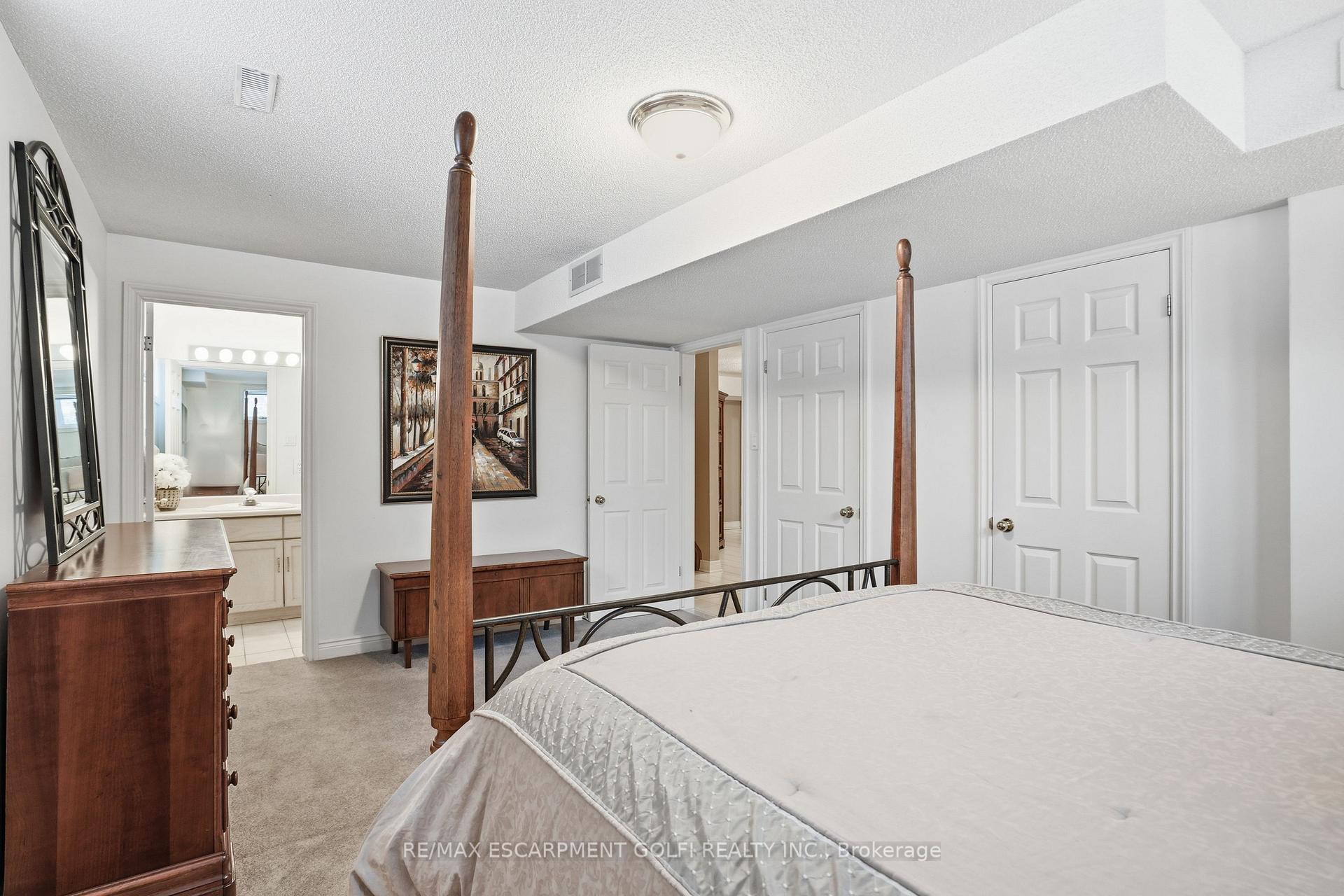Photo 33 of 1121 Forestvale Drive, Burlington, Tyandaga — HOMEH