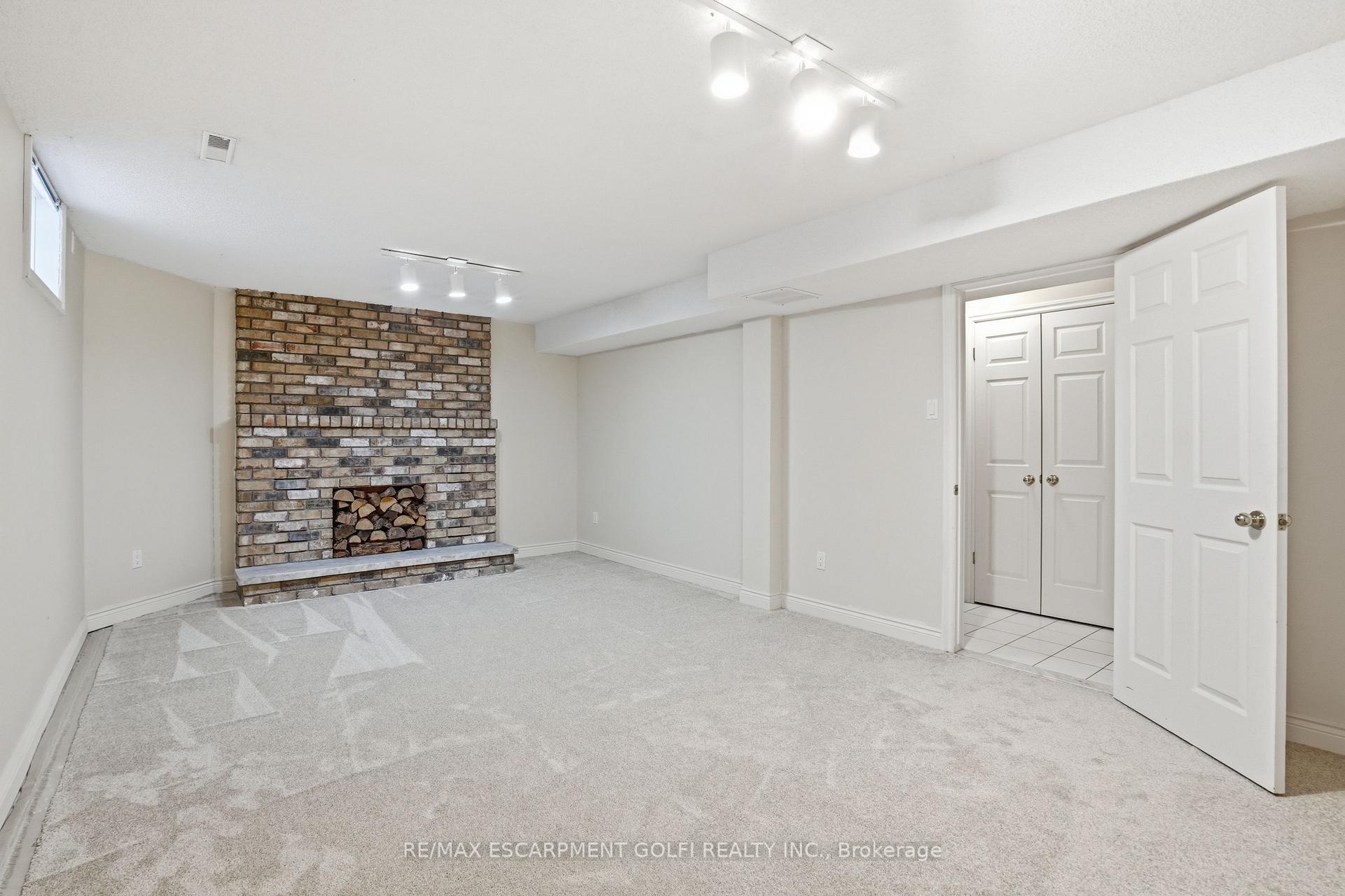 Photo 35 of 1121 Forestvale Drive, Burlington, Tyandaga — HOMEH