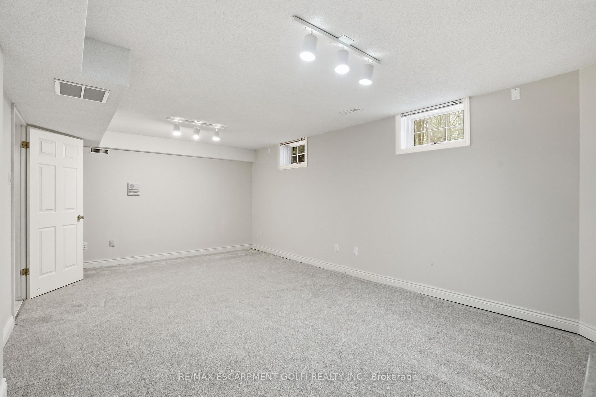 Photo 36 of 1121 Forestvale Drive, Burlington, Tyandaga — HOMEH
