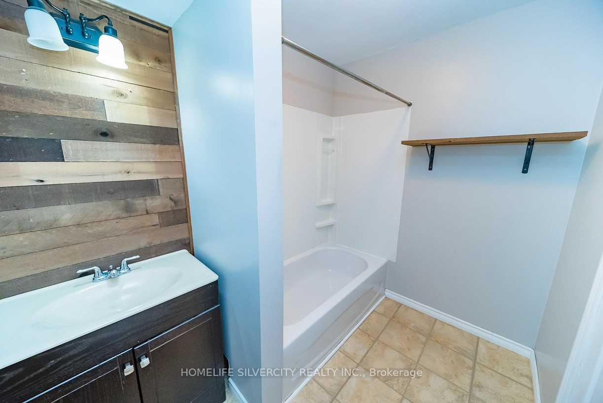 Photo 14 of 5254 Stanley Avenue, Niagara Falls, Cherrywood — HOMEH