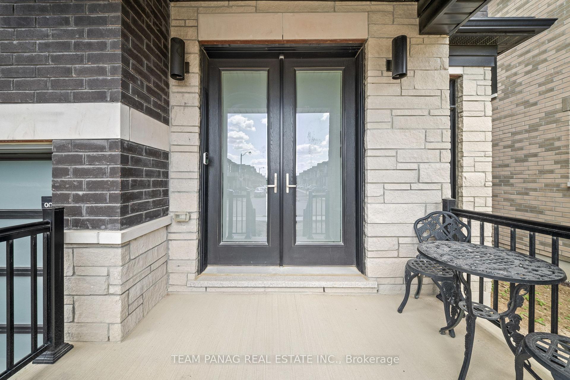 Photo 4 of 21 Aveena Road, Brampton, Bram East — HOMEH