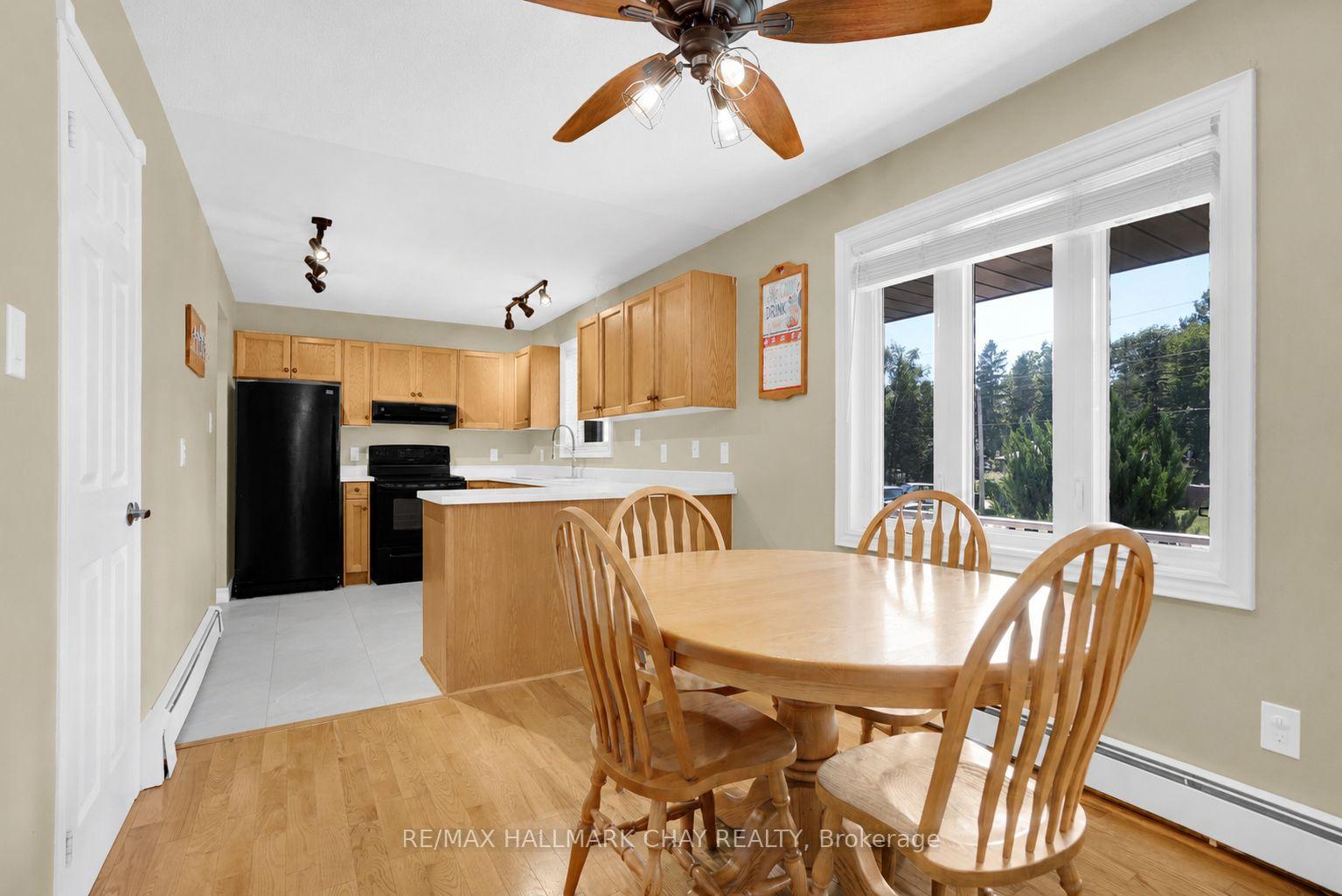 Photo 7 of 51 Indianola Crescent, Wasaga Beach — HOMEH