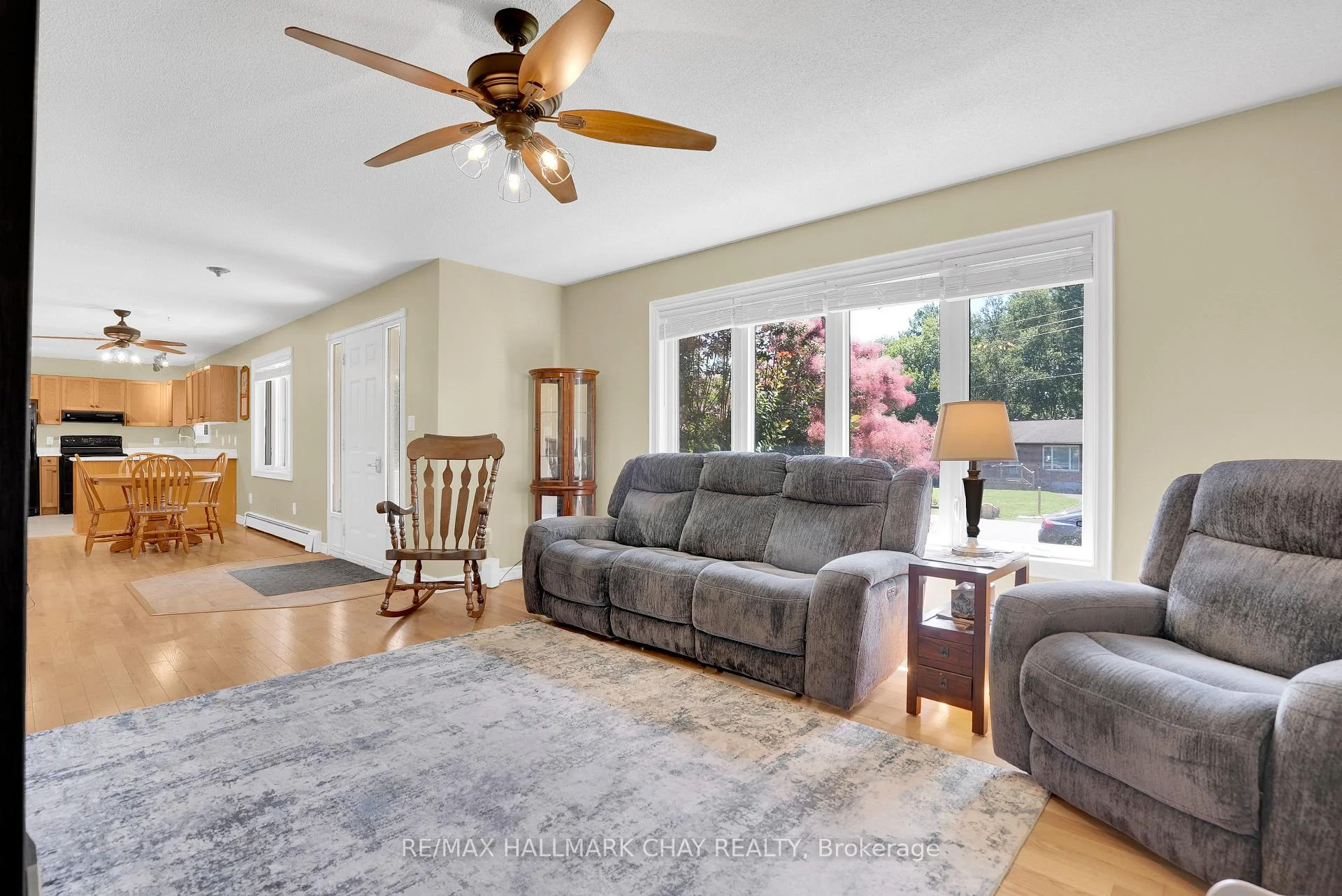 Photo 9 of 51 Indianola Crescent, Wasaga Beach — HOMEH