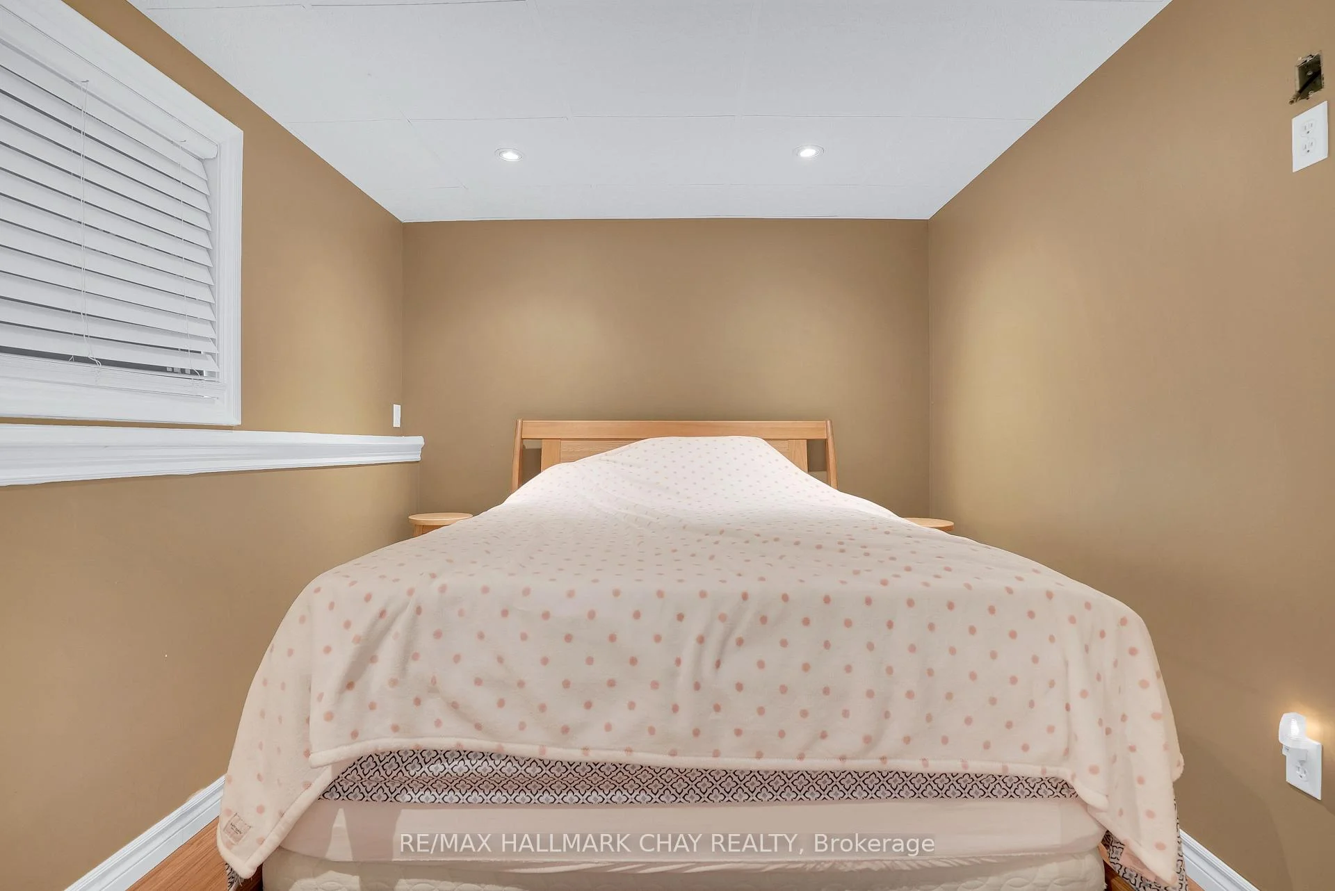 Photo 22 of 51 Indianola Crescent, Wasaga Beach — HOMEH