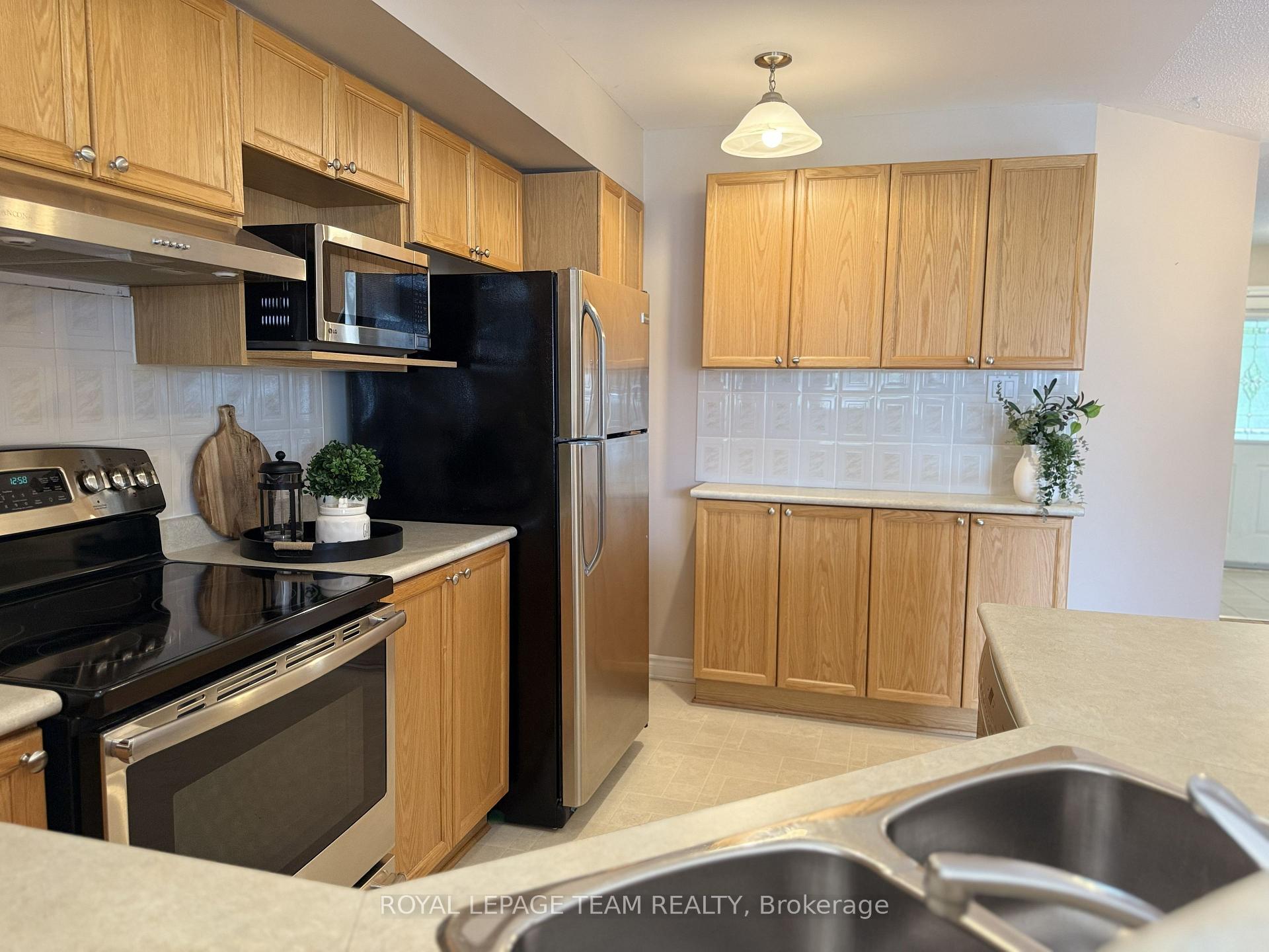 Photo 4 of 5535 Doctor Leach Drive, Ottawa, Manotick Village & Manotick Estates — HOMEH